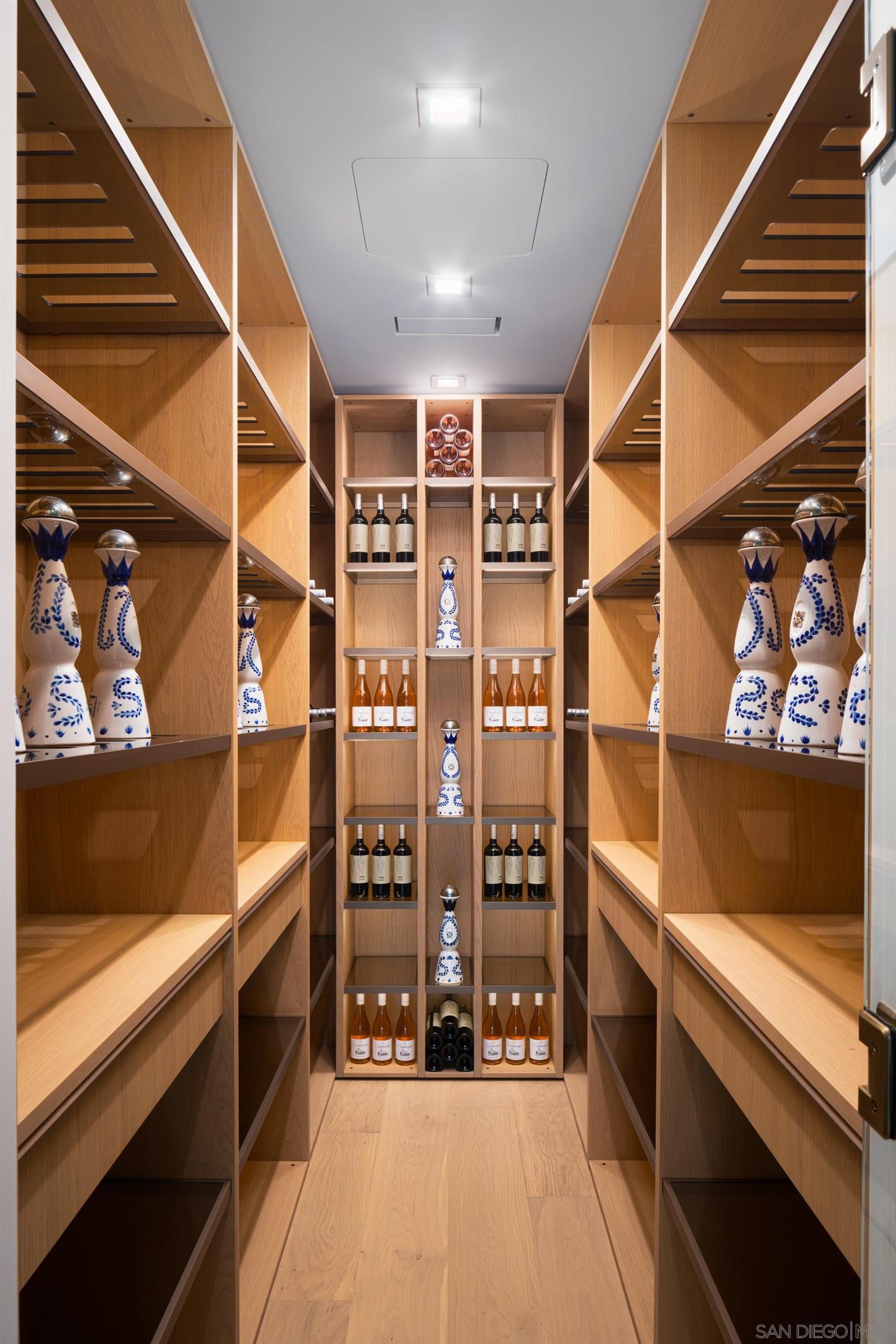 Detail Gallery Image 33 of 53 For 6283  La Jolla Scenic Drive S, La Jolla,  CA 92037 - 8 Beds | 7/2 Baths