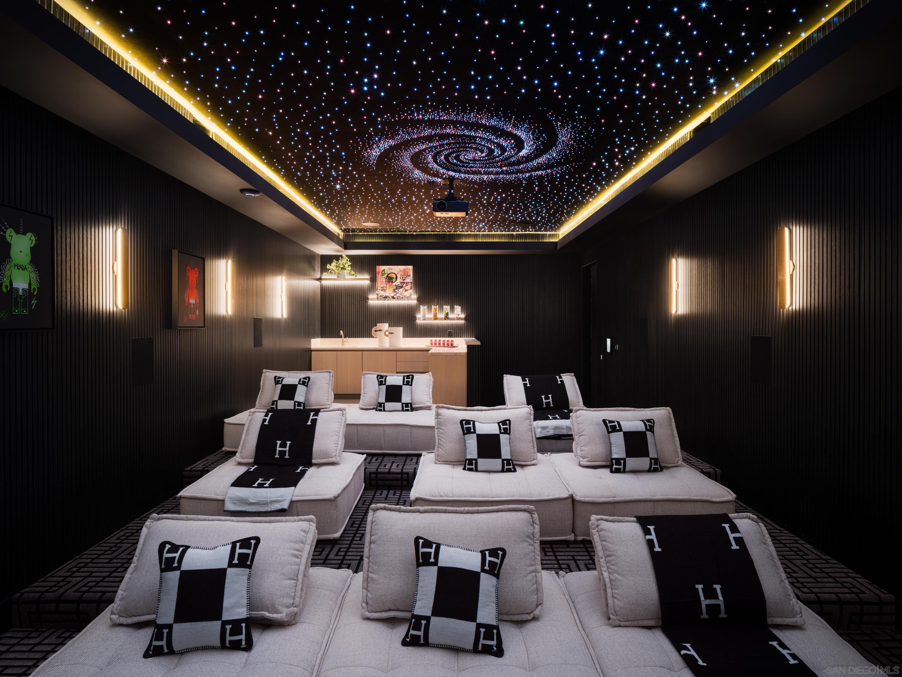 Detail Gallery Image 38 of 53 For 6283  La Jolla Scenic Drive S, La Jolla,  CA 92037 - 8 Beds | 7/2 Baths