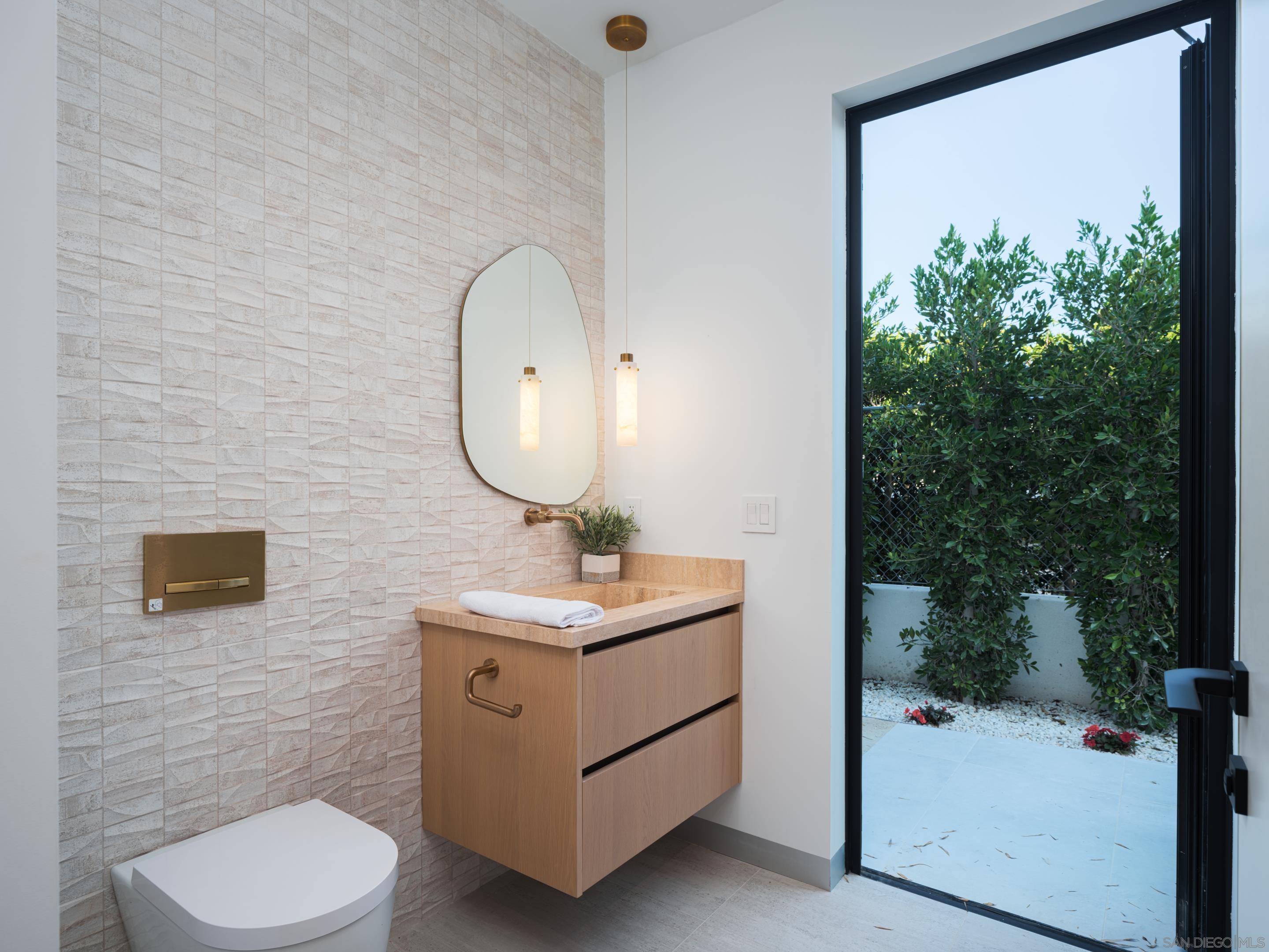 Detail Gallery Image 44 of 53 For 6283  La Jolla Scenic Drive S, La Jolla,  CA 92037 - 8 Beds | 7/2 Baths