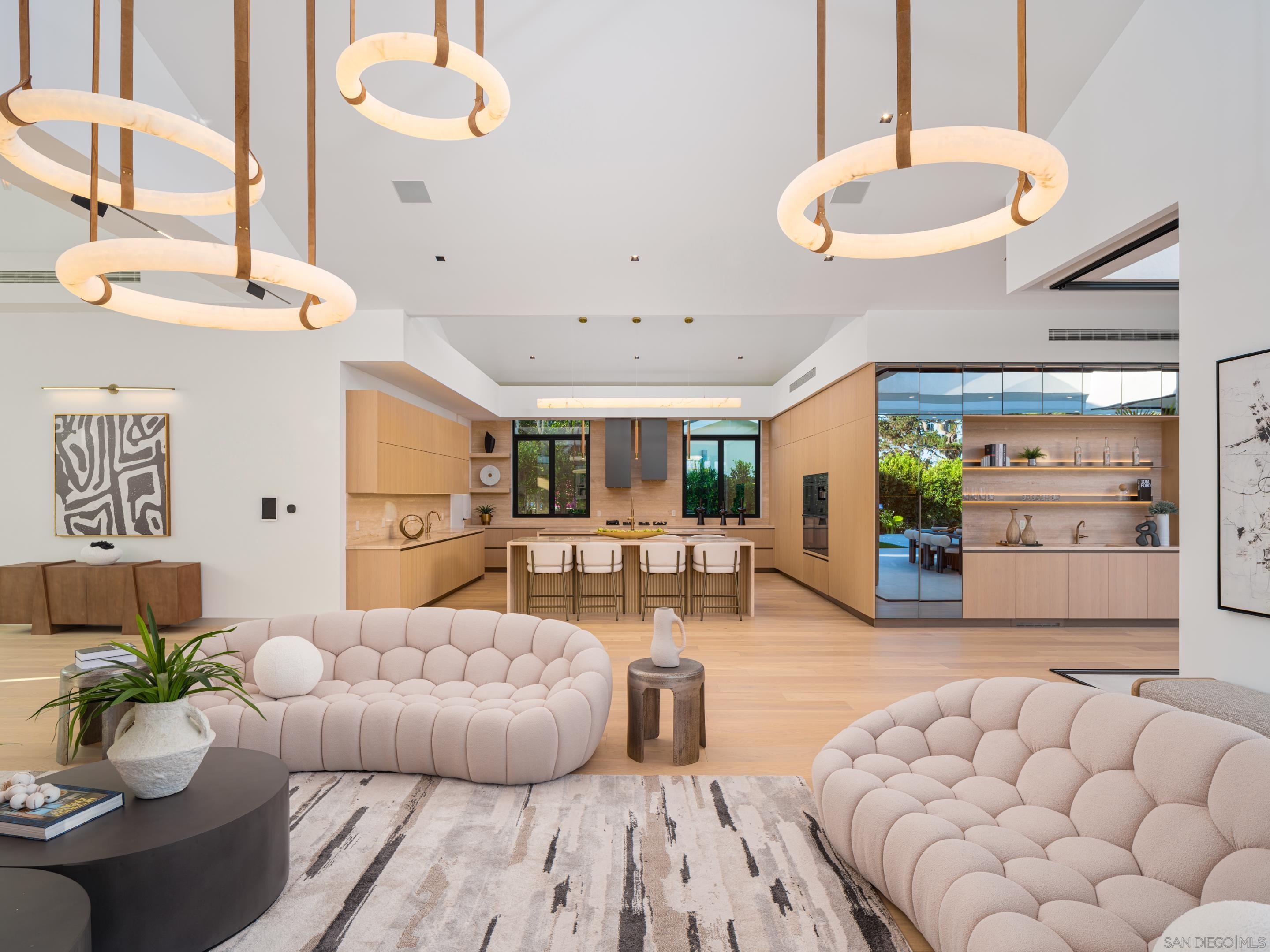 Detail Gallery Image 9 of 53 For 6283  La Jolla Scenic Drive S, La Jolla,  CA 92037 - 8 Beds | 7/2 Baths