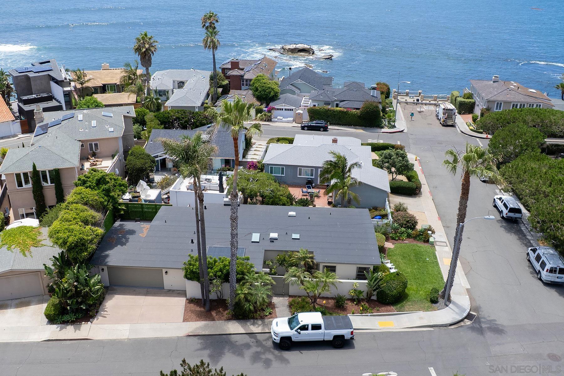 Detail Gallery Image 12 of 13 For 5664  Abalone Pl, La Jolla,  CA 92037 - 4 Beds | 2 Baths