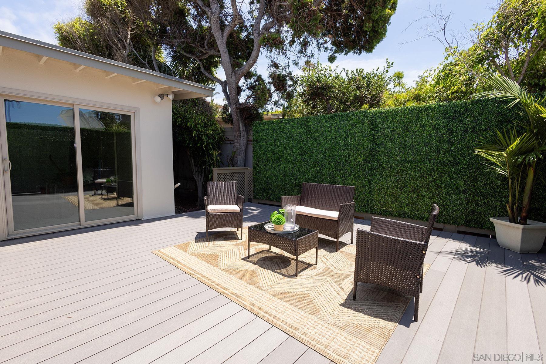 Detail Gallery Image 4 of 13 For 5664  Abalone Pl, La Jolla,  CA 92037 - 4 Beds | 2 Baths