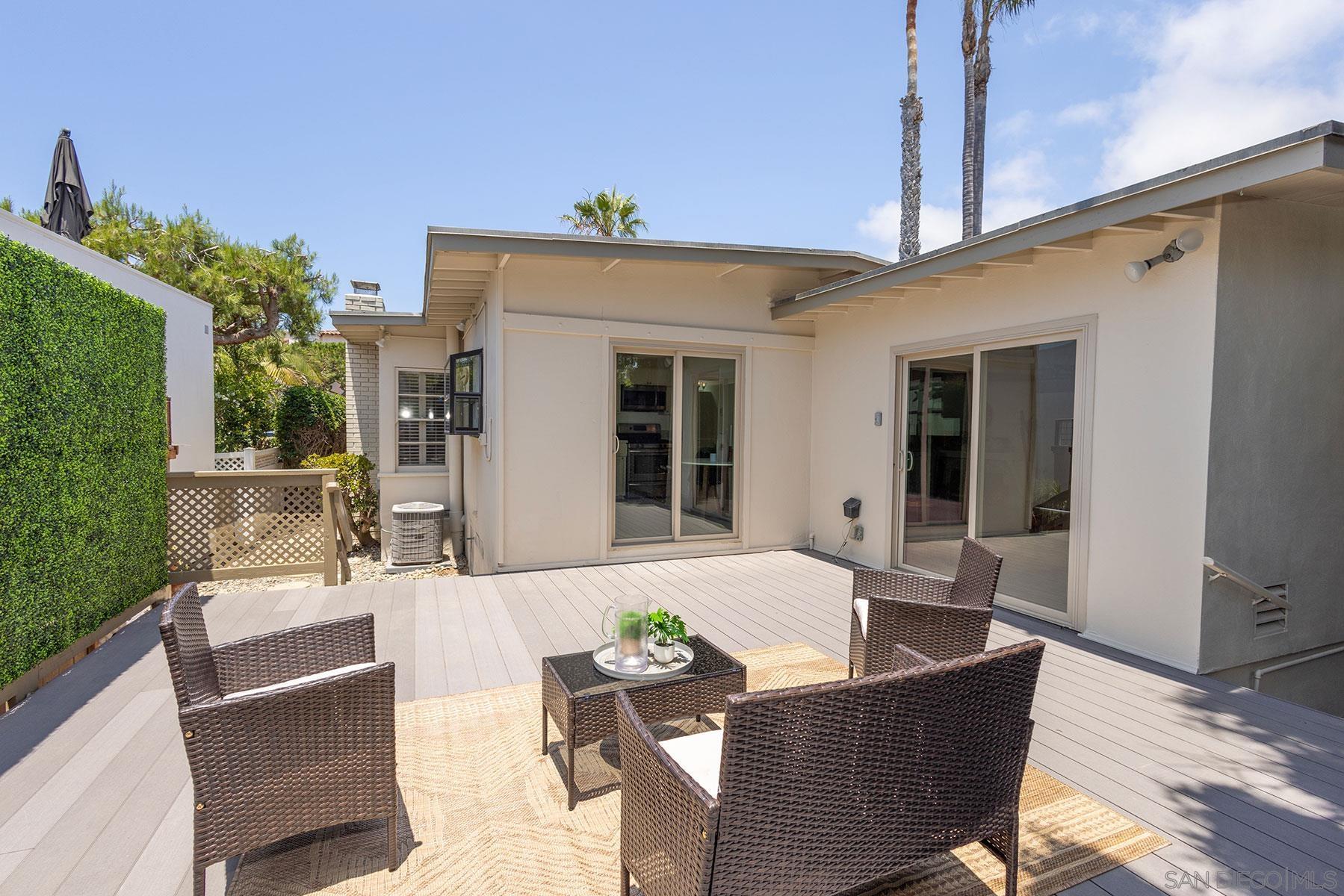 Detail Gallery Image 10 of 13 For 5664  Abalone Pl, La Jolla,  CA 92037 - 4 Beds | 2 Baths