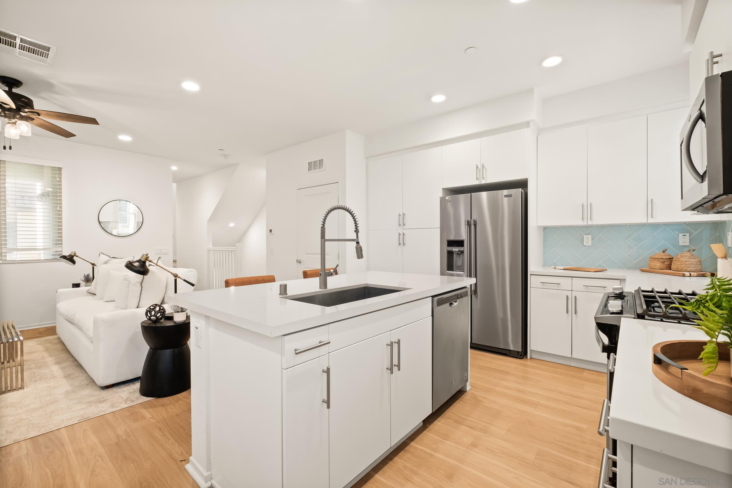 Detail Gallery Image 2 of 52 For 1118  via Lucero, Oceanside,  CA 92056 - 4 Beds | 3/1 Baths