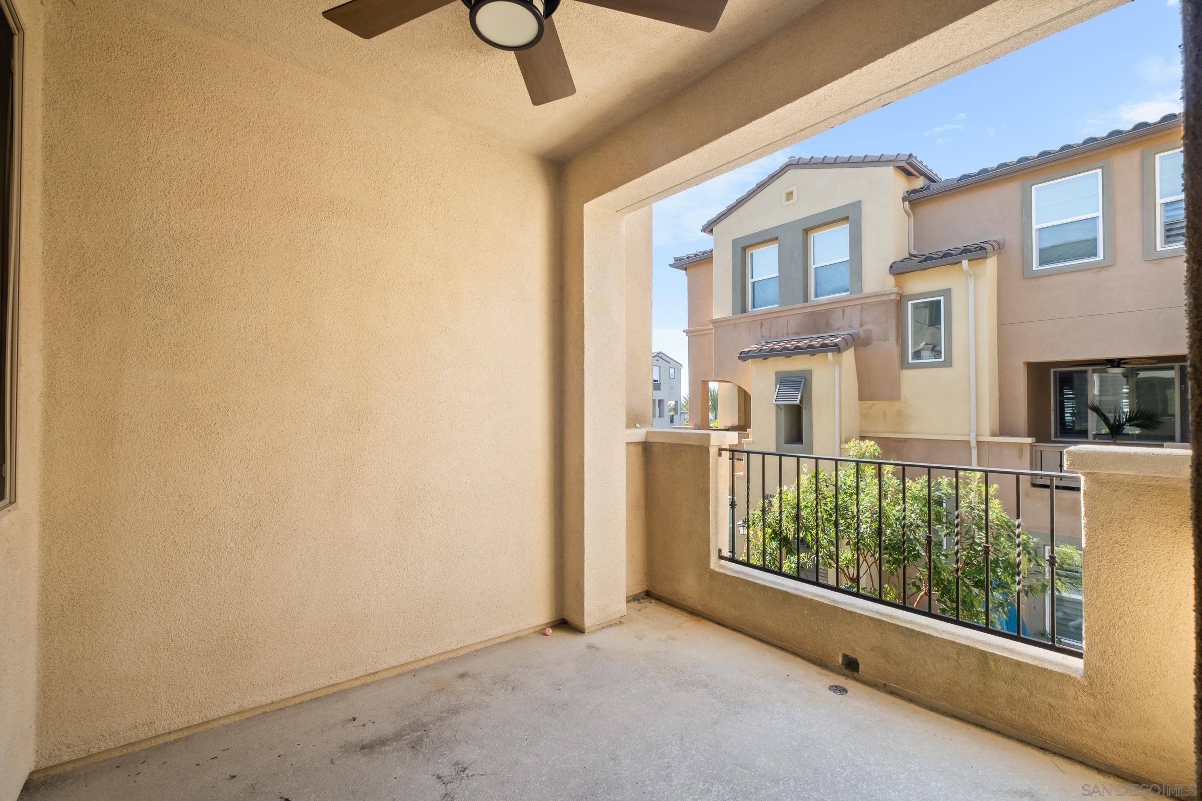 Detail Gallery Image 14 of 52 For 1118  via Lucero, Oceanside,  CA 92056 - 4 Beds | 3/1 Baths
