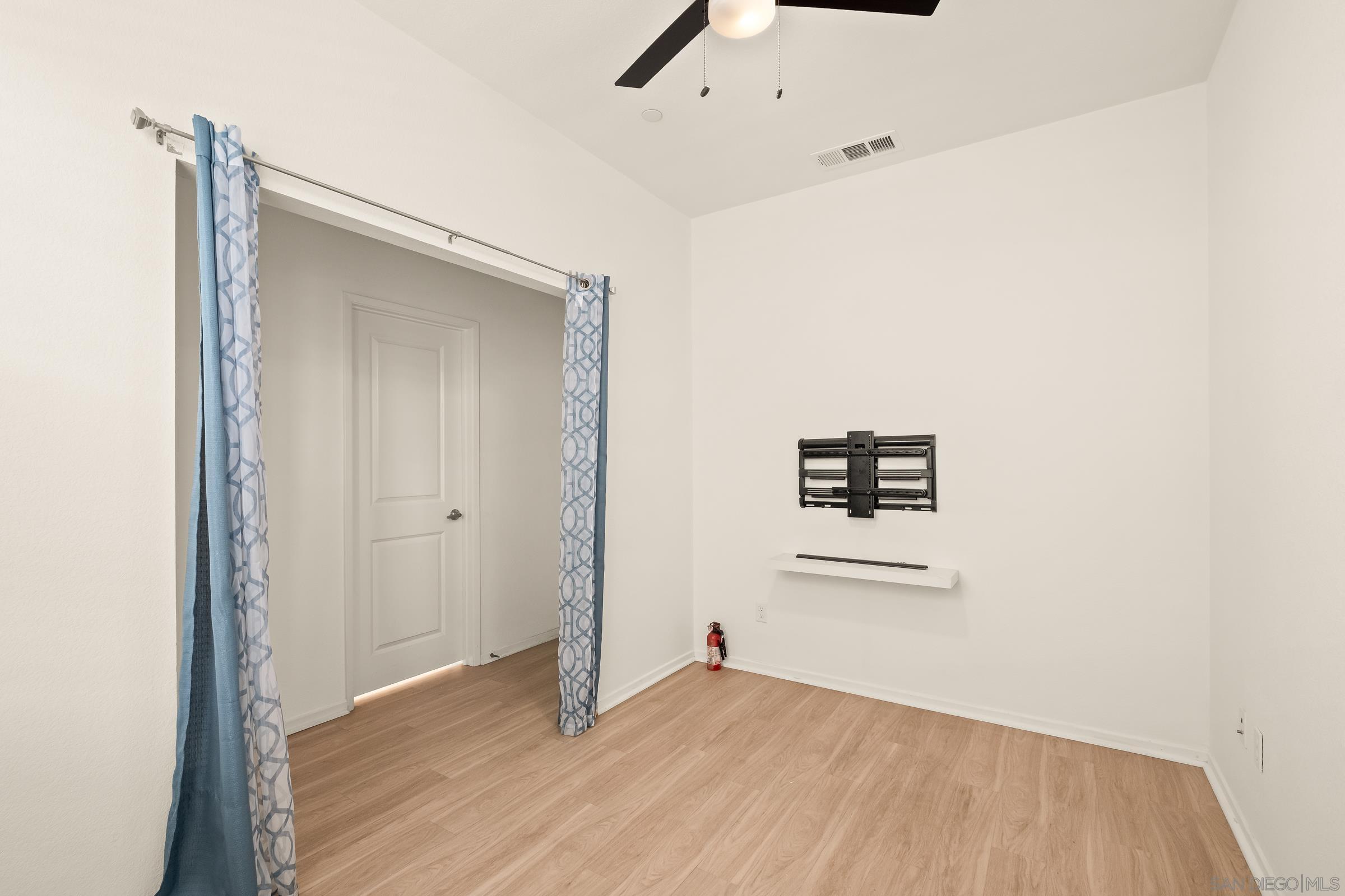 Detail Gallery Image 18 of 52 For 1118  via Lucero, Oceanside,  CA 92056 - 4 Beds | 3/1 Baths