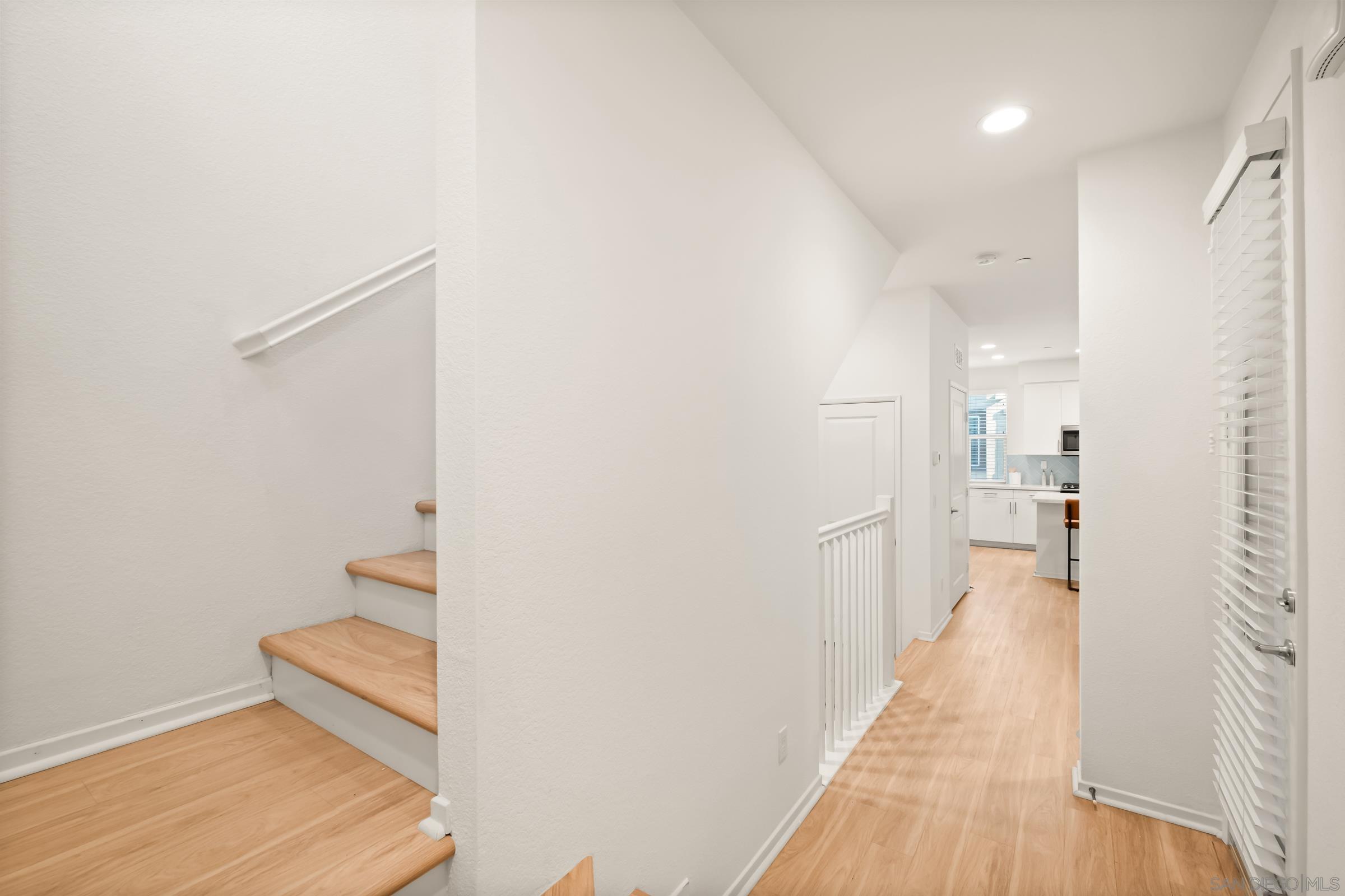 Detail Gallery Image 21 of 52 For 1118  via Lucero, Oceanside,  CA 92056 - 4 Beds | 3/1 Baths