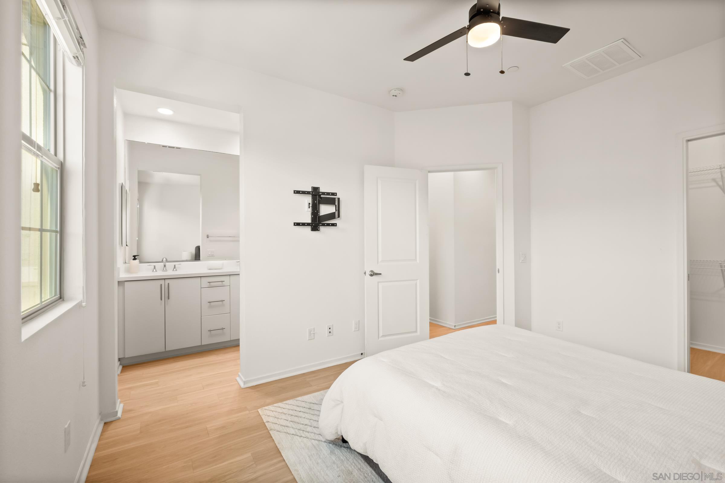 Detail Gallery Image 23 of 52 For 1118  via Lucero, Oceanside,  CA 92056 - 4 Beds | 3/1 Baths