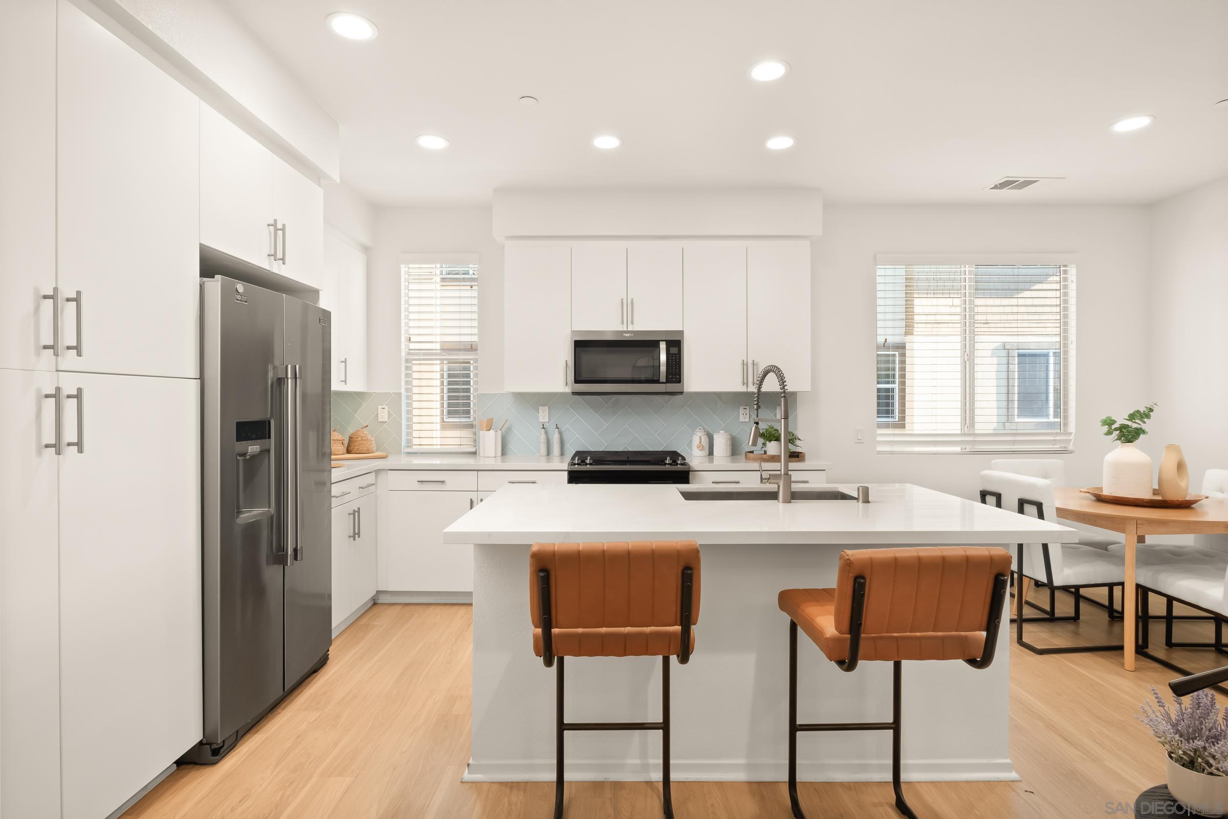 Detail Gallery Image 5 of 52 For 1118  via Lucero, Oceanside,  CA 92056 - 4 Beds | 3/1 Baths