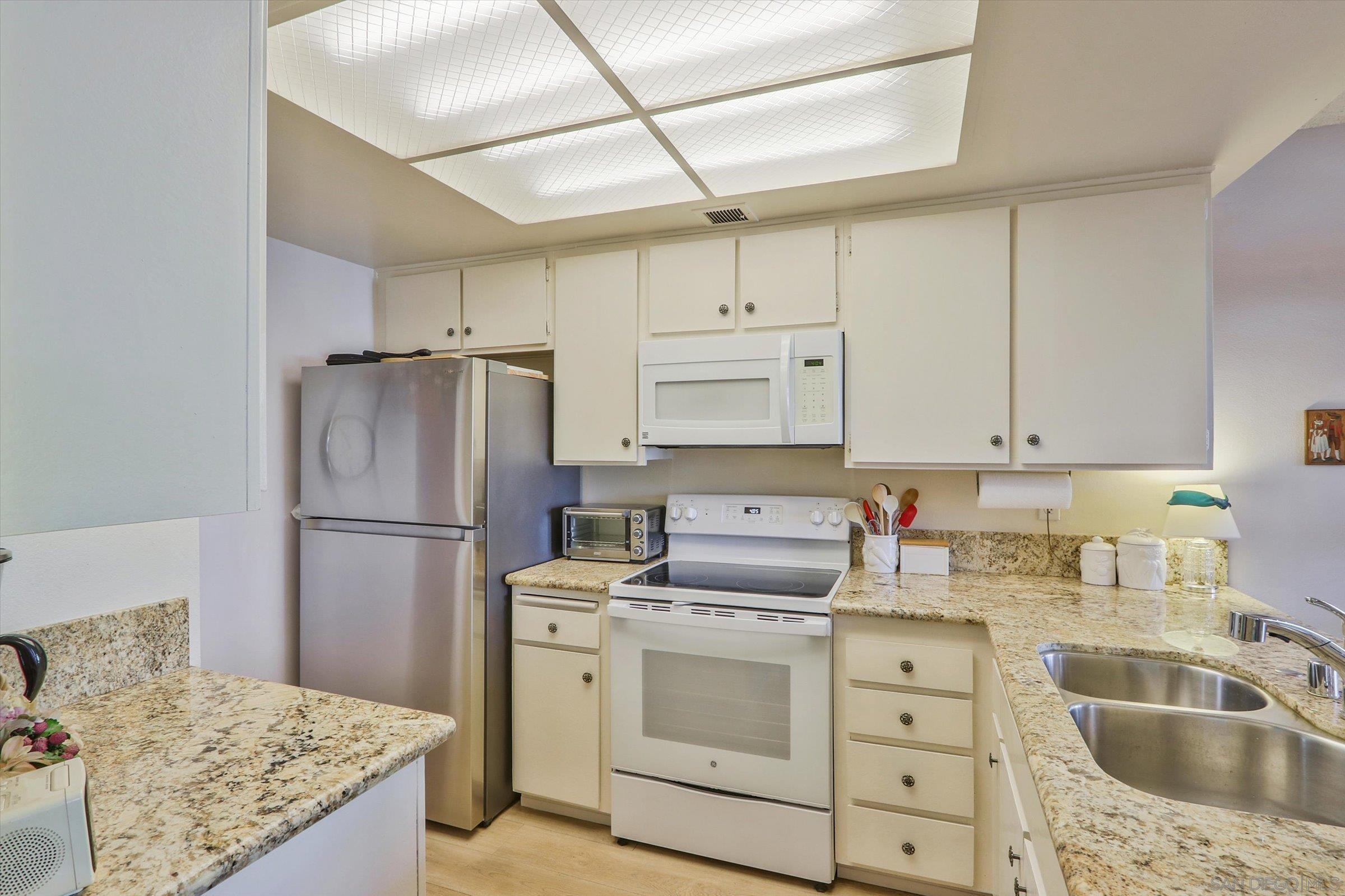 Detail Gallery Image 6 of 31 For 5430  Baltimore  #51,  La Mesa,  CA 91942 - 2 Beds | 1/1 Baths