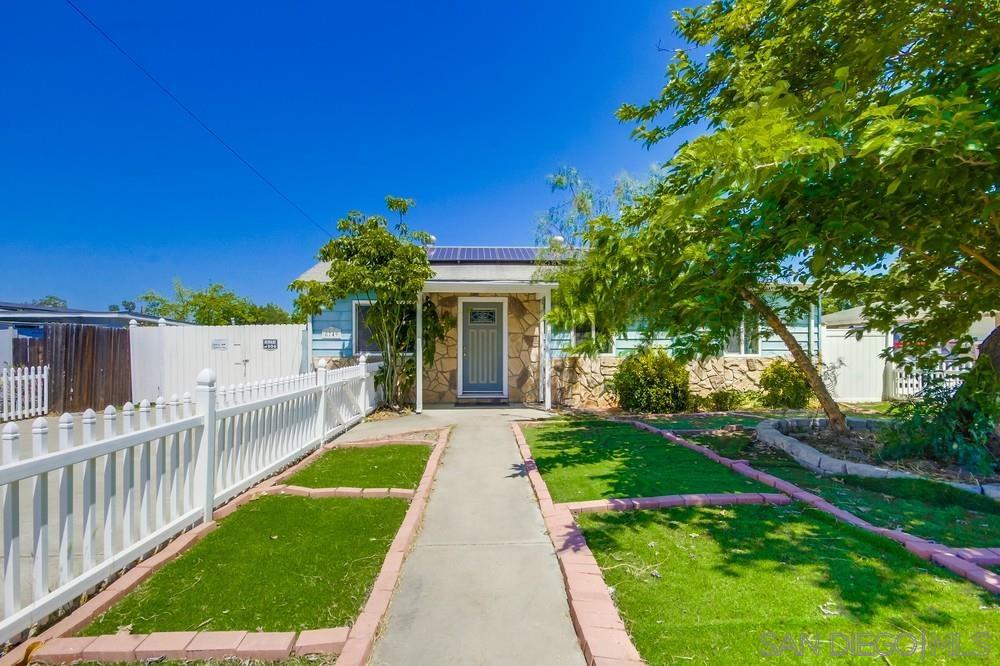 Detail Gallery Image 7 of 54 For 8749  Cottonwood Avenue, Santee,  CA 92071 - 3 Beds | 1/1 Baths