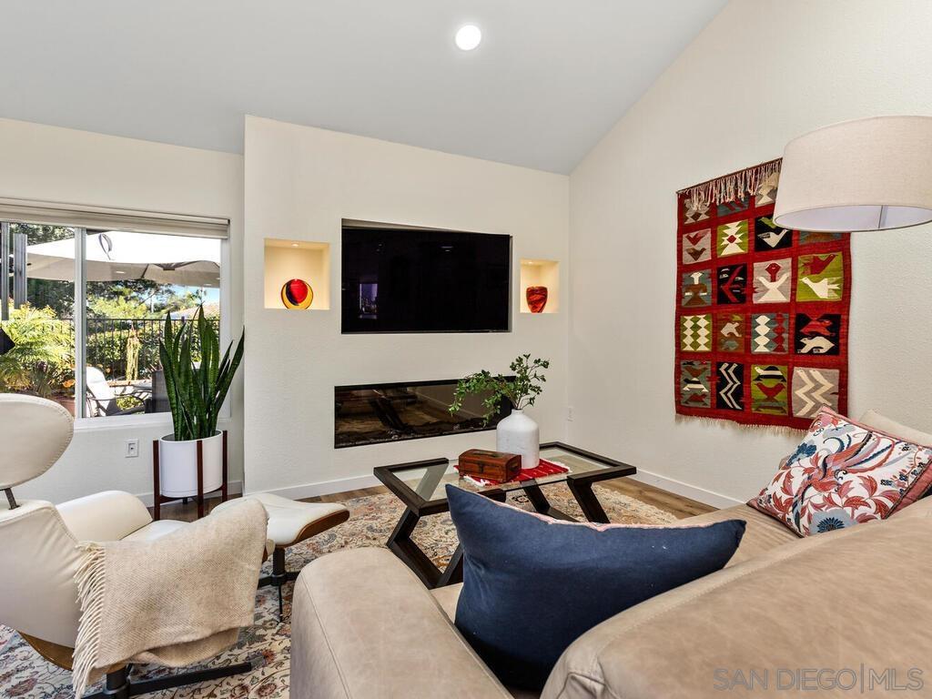 Detail Gallery Image 11 of 46 For 4710  Galicia Way, Oceanside,  CA 92056 - 2 Beds | 2 Baths