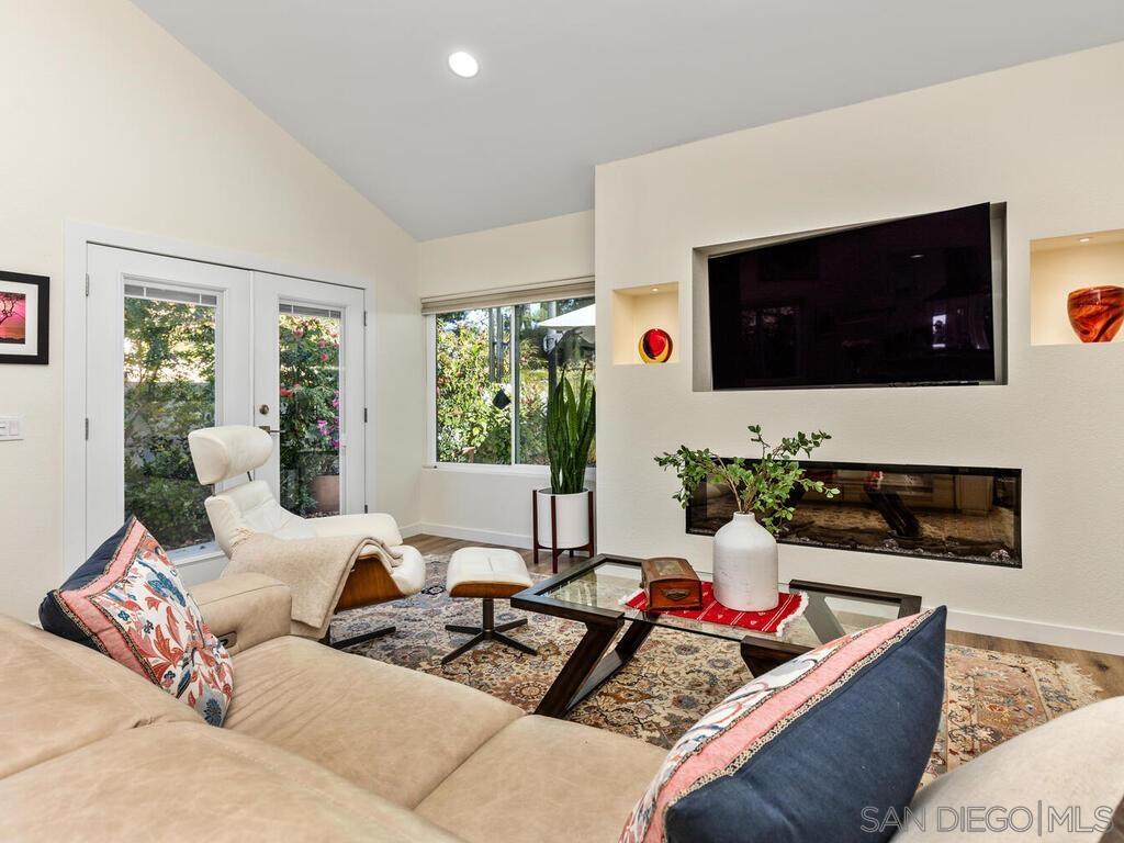 Detail Gallery Image 12 of 46 For 4710  Galicia Way, Oceanside,  CA 92056 - 2 Beds | 2 Baths