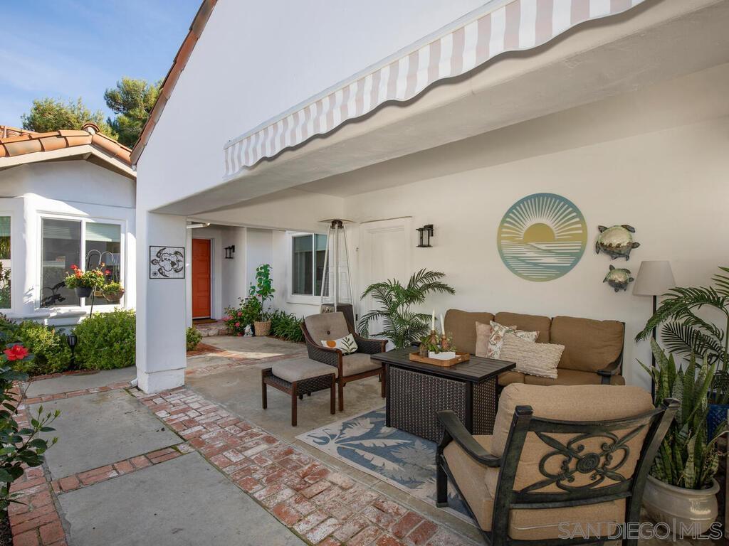 Detail Gallery Image 4 of 46 For 4710  Galicia Way, Oceanside,  CA 92056 - 2 Beds | 2 Baths