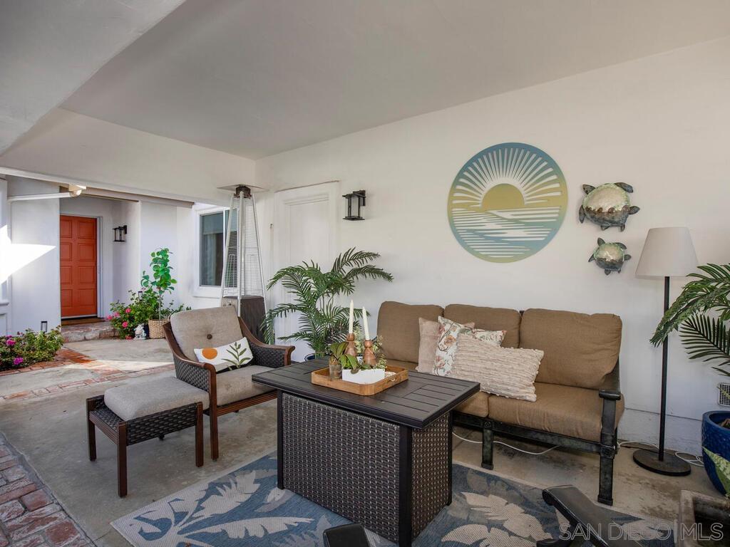 Detail Gallery Image 5 of 46 For 4710  Galicia Way, Oceanside,  CA 92056 - 2 Beds | 2 Baths
