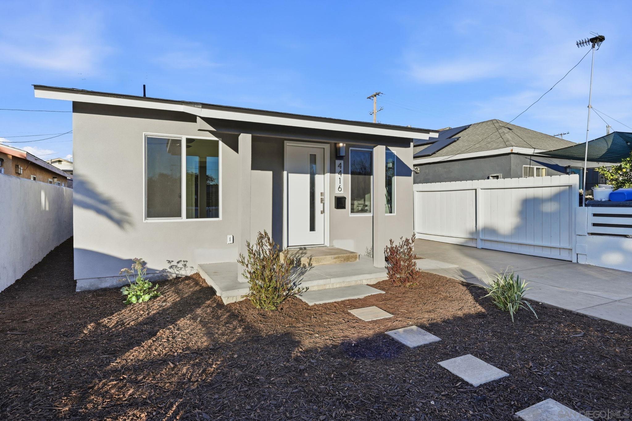 Detail Gallery Image 2 of 27 For 4416  40th St, San Diego,  CA 92116 - 4 Beds | 3 Baths