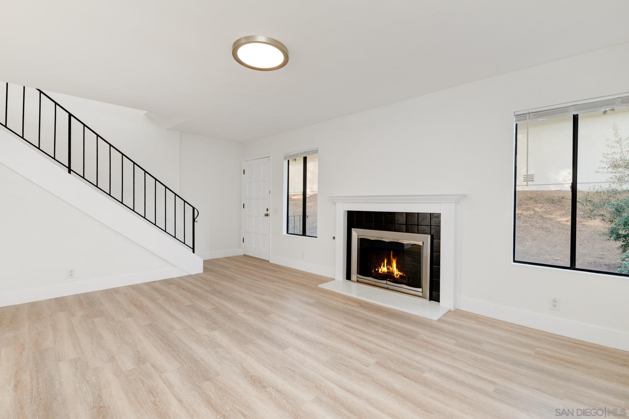 Detail Gallery Image 3 of 36 For 5865  Reo Ter  #B,  San Diego,  CA 92139 - 2 Beds | 2/1 Baths