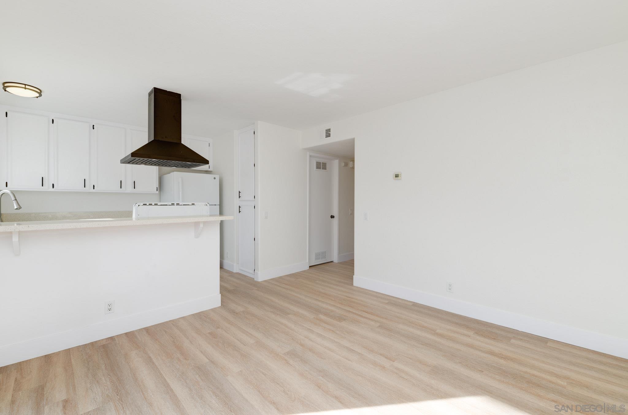 Detail Gallery Image 9 of 36 For 5865  Reo Ter  #B,  San Diego,  CA 92139 - 2 Beds | 2/1 Baths