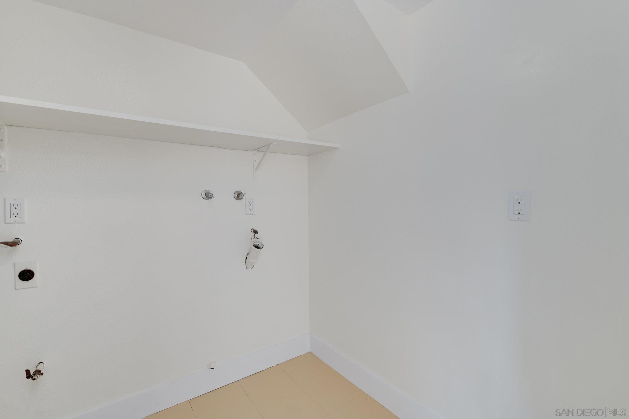 Detail Gallery Image 10 of 36 For 5865  Reo Ter  #B,  San Diego,  CA 92139 - 2 Beds | 2/1 Baths