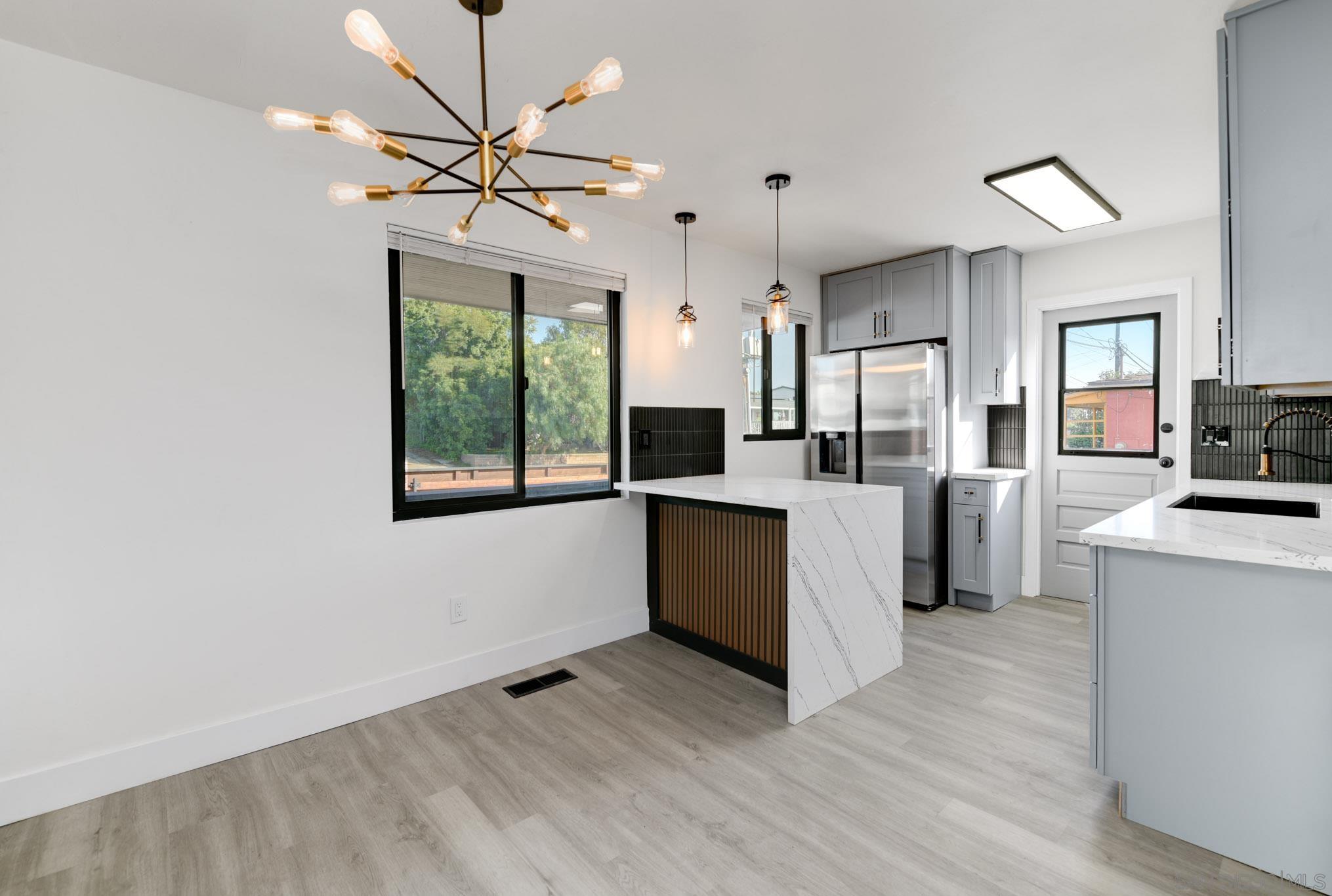 Detail Gallery Image 10 of 28 For 1948  Westinghouse St, San Diego,  CA 92111 - 3 Beds | 2 Baths