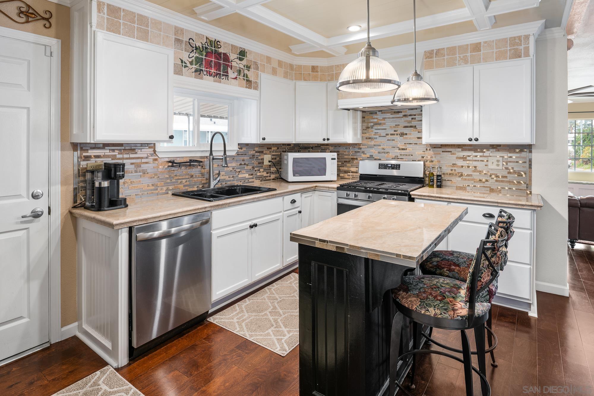 Detail Gallery Image 15 of 51 For 12  Bahia Ln, Oceanside,  CA 92058 - 2 Beds | 2 Baths