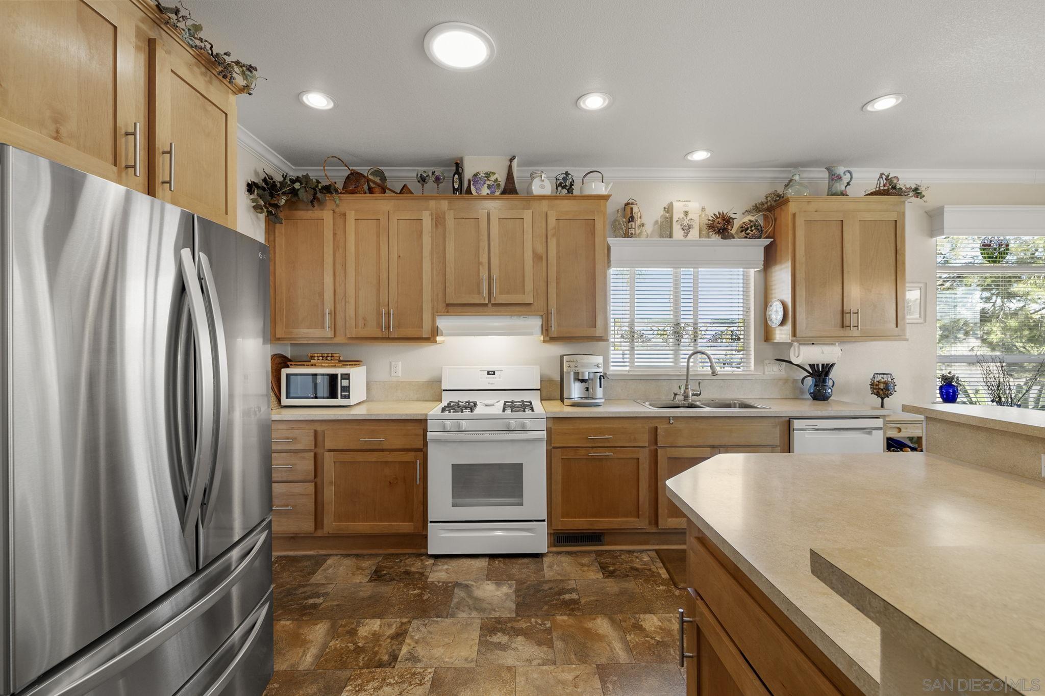 Detail Gallery Image 6 of 35 For 444 N El Camino Real  Spc 48,  Encinitas,  CA 92024 - 3 Beds | 2 Baths