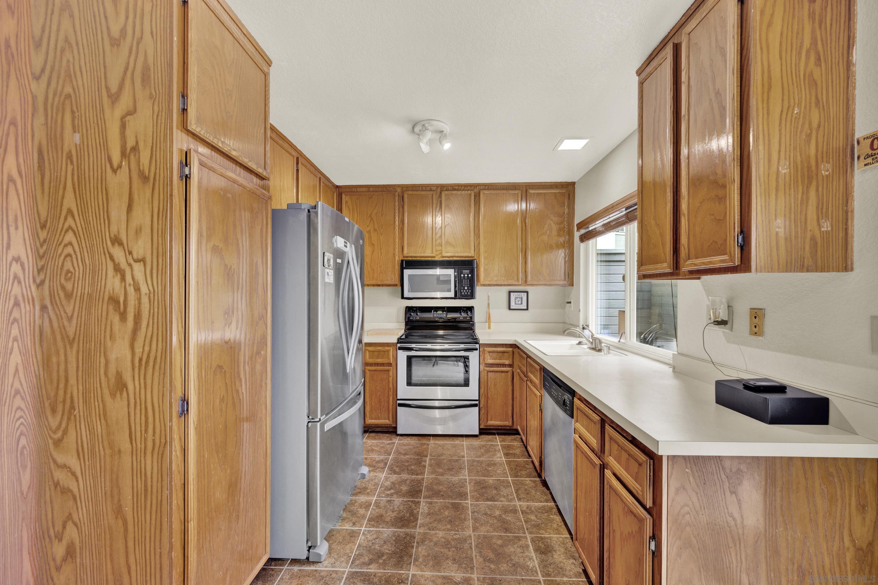 Detail Gallery Image 15 of 51 For 350  Windjammer Cir, Chula Vista,  CA 91910 - 2 Beds | 2/1 Baths