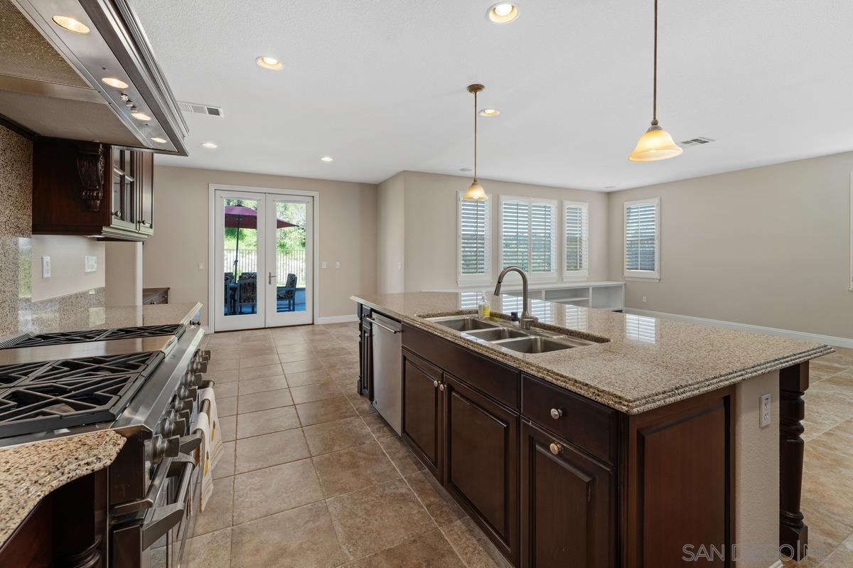 Detail Gallery Image 11 of 33 For 6376  Huntington Dr, Carlsbad,  CA 92009 - 4 Beds | 4/1 Baths