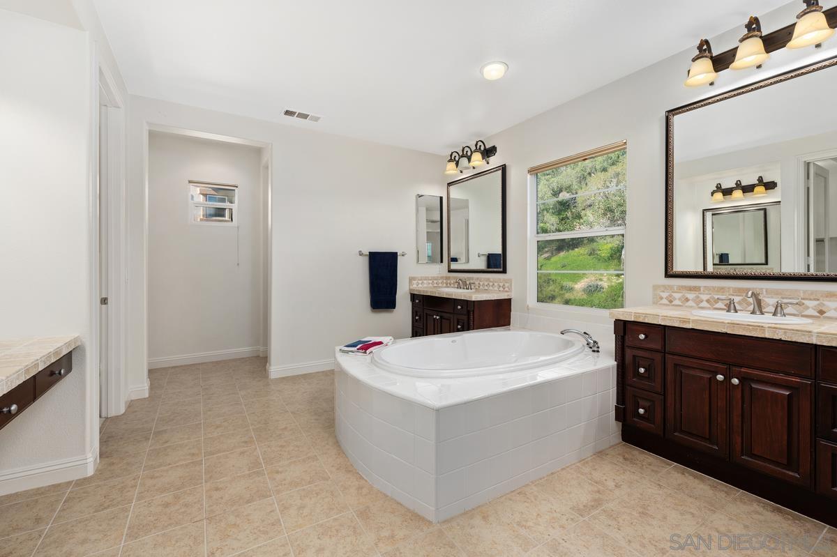 Detail Gallery Image 16 of 33 For 6376  Huntington Dr, Carlsbad,  CA 92009 - 4 Beds | 4/1 Baths