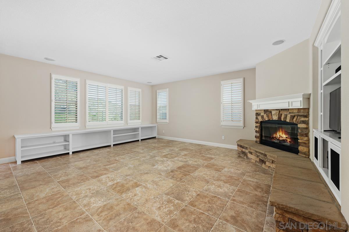 Detail Gallery Image 5 of 33 For 6376  Huntington Dr, Carlsbad,  CA 92009 - 4 Beds | 4/1 Baths