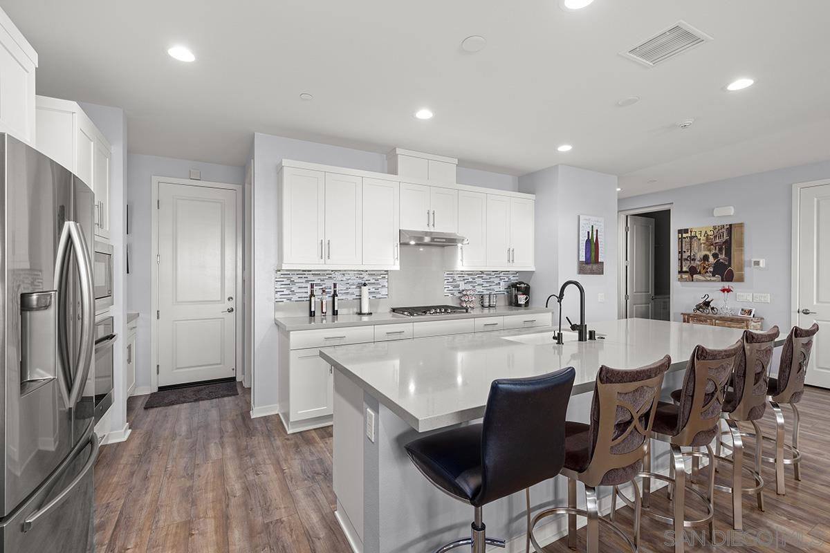 Detail Gallery Image 2 of 69 For 32100  Sedge Way, Temecula,  CA 92591 - 4 Beds | 2/1 Baths