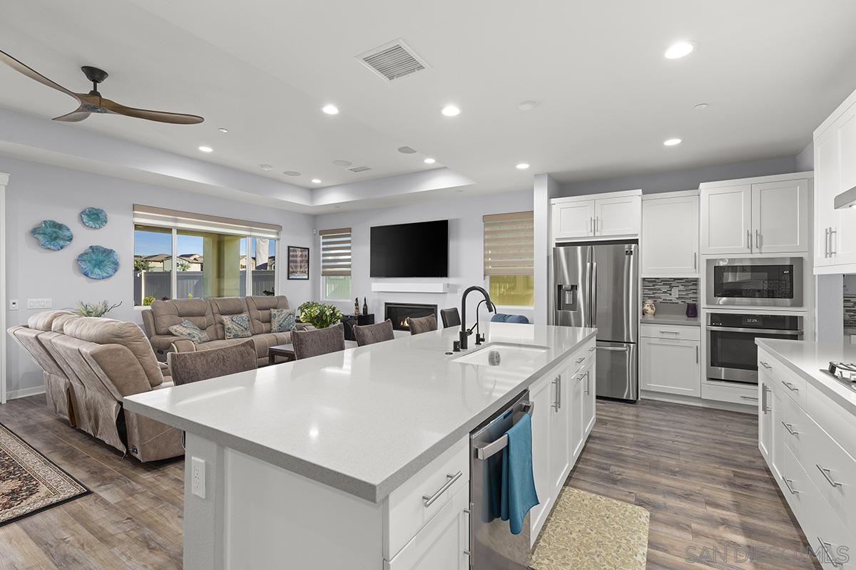 Detail Gallery Image 8 of 69 For 32100  Sedge Way, Temecula,  CA 92591 - 4 Beds | 2/1 Baths