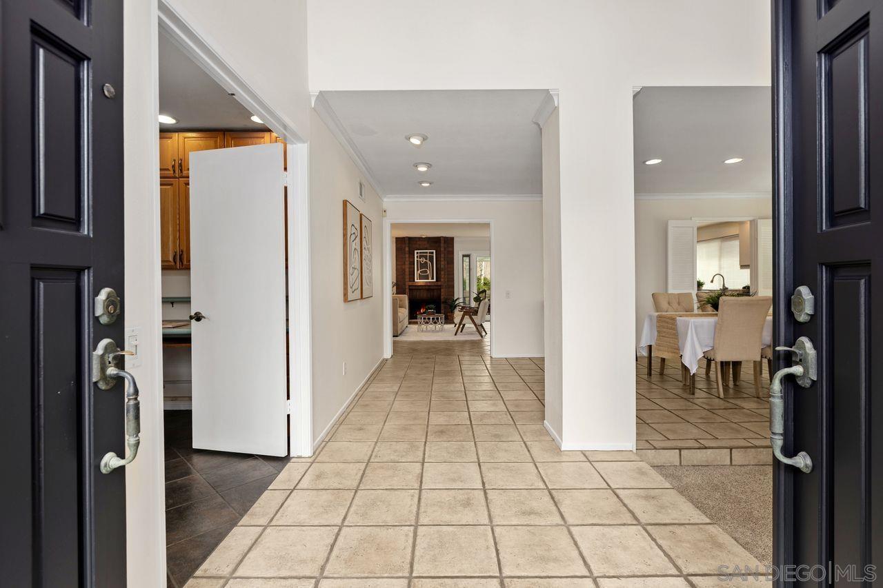 Detail Gallery Image 3 of 27 For 11152  Vivaracho Way, San Diego,  CA 92124 - 4 Beds | 2 Baths