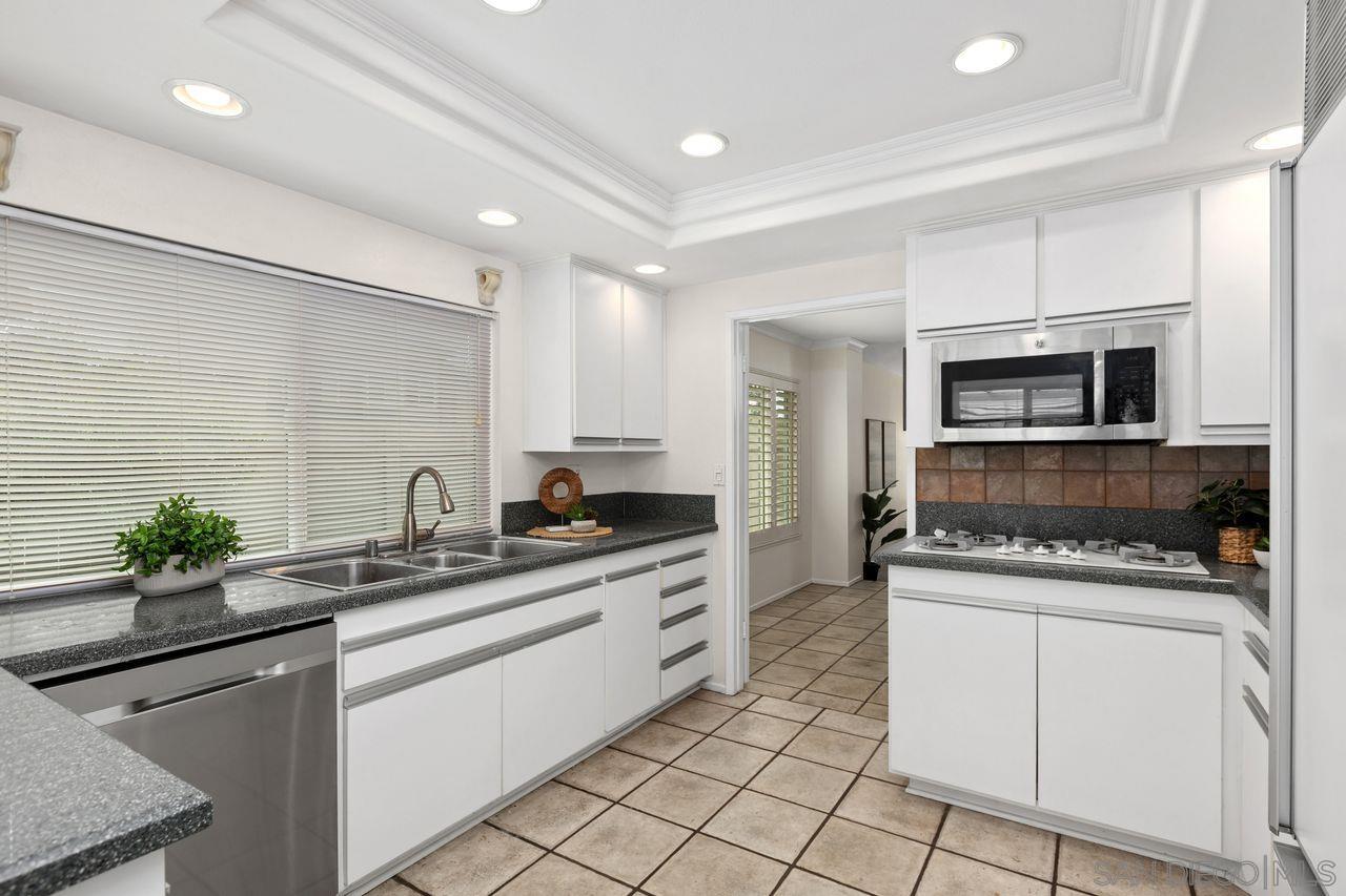 Detail Gallery Image 9 of 27 For 11152  Vivaracho Way, San Diego,  CA 92124 - 4 Beds | 2 Baths