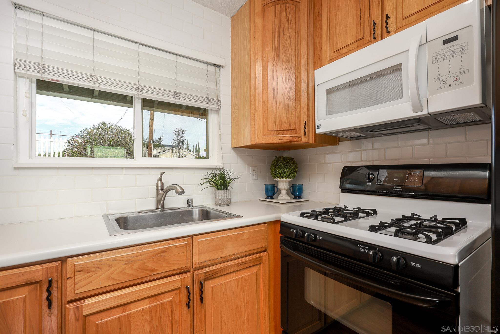 Detail Gallery Image 12 of 32 For 11739  Walnut Rd, Lakeside,  CA 92040 - 3 Beds | 2 Baths