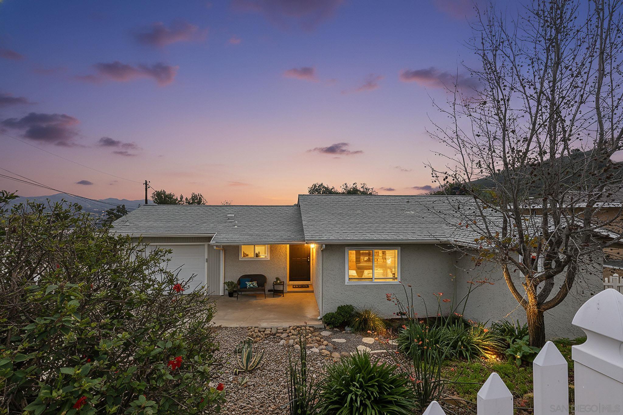 Detail Gallery Image 3 of 32 For 11739  Walnut Rd, Lakeside,  CA 92040 - 3 Beds | 2 Baths