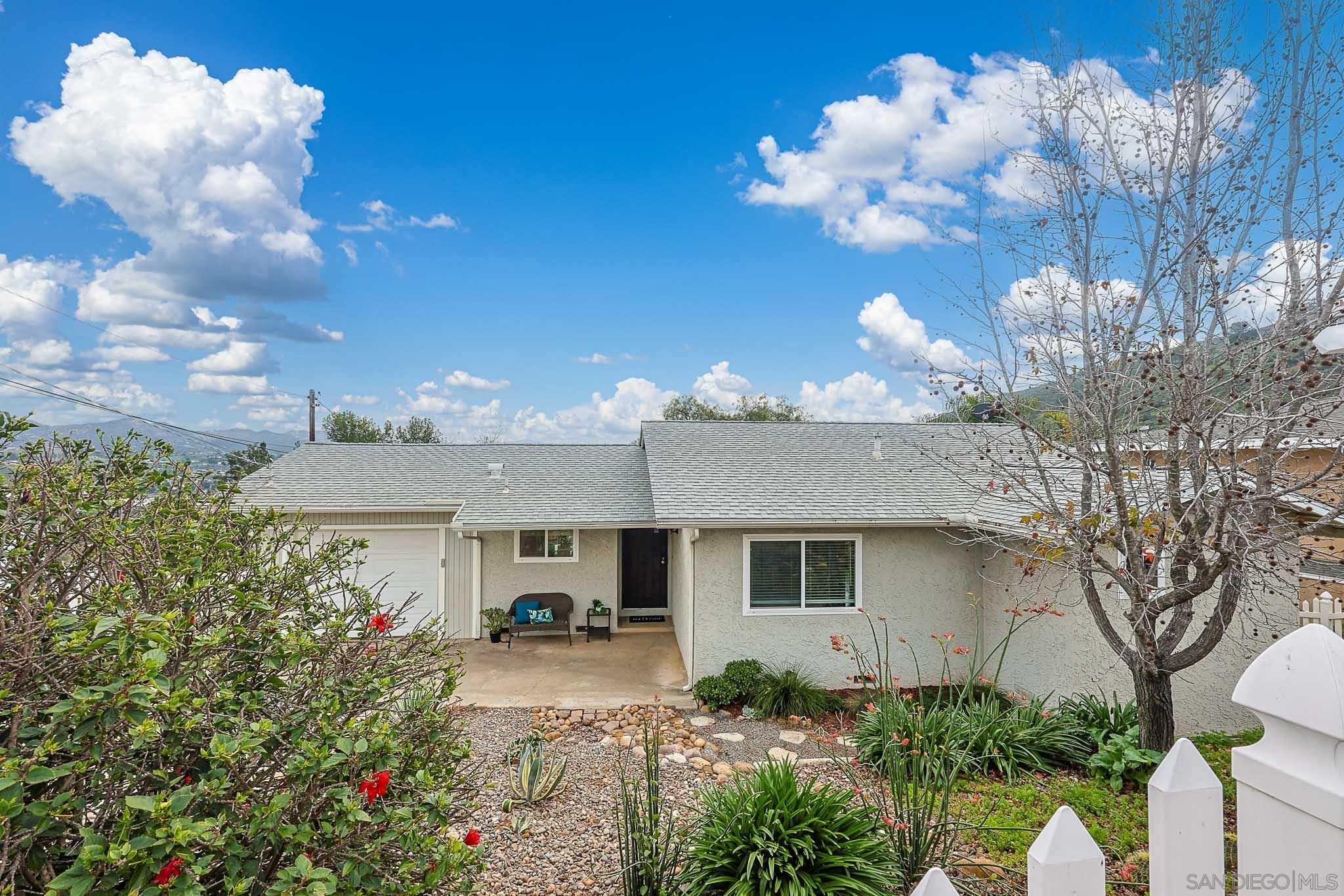 Detail Gallery Image 4 of 32 For 11739  Walnut Rd, Lakeside,  CA 92040 - 3 Beds | 2 Baths