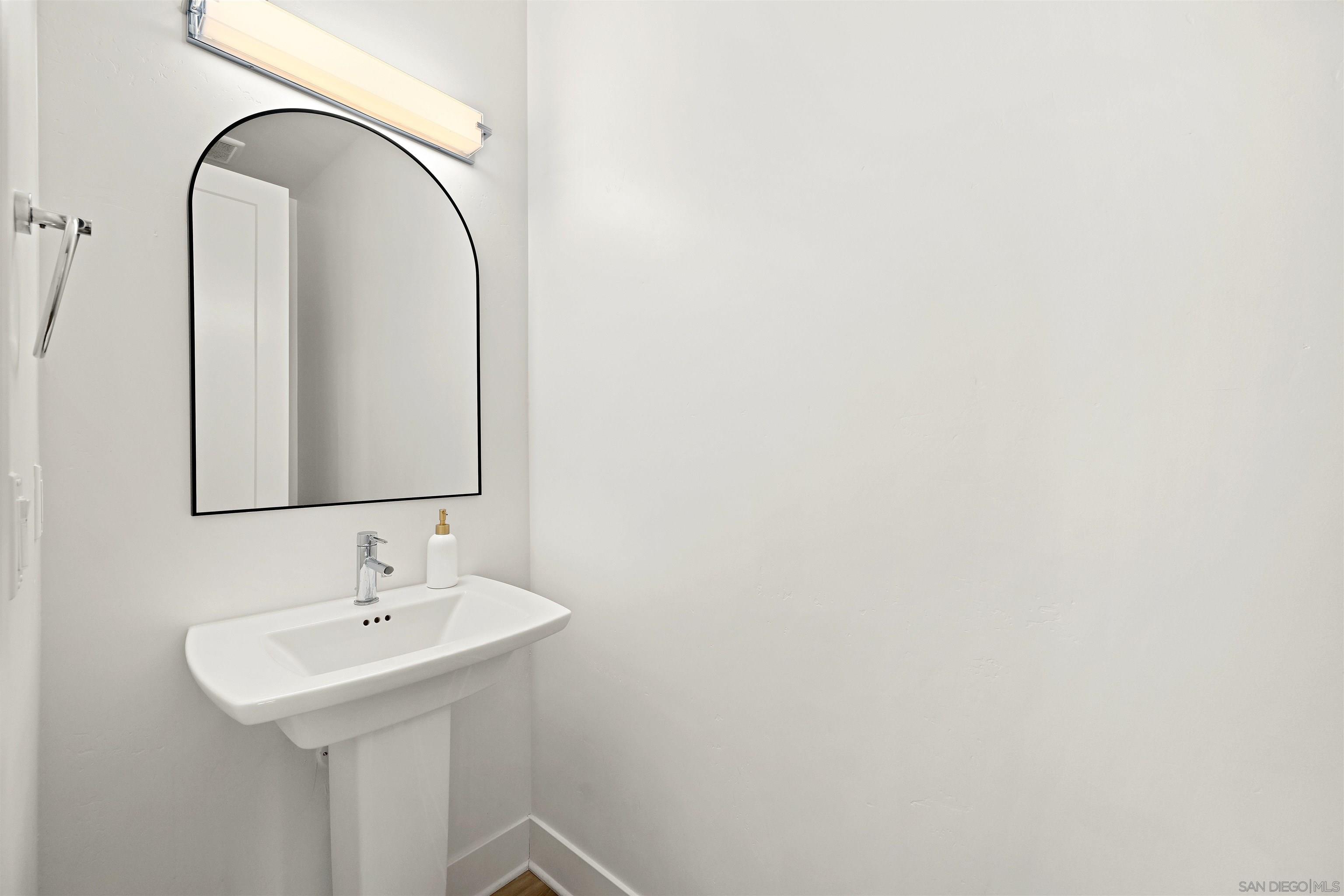 Detail Gallery Image 11 of 33 For 1055  32nd St  #9,  San Diego,  CA 92102 - 3 Beds | 2/1 Baths