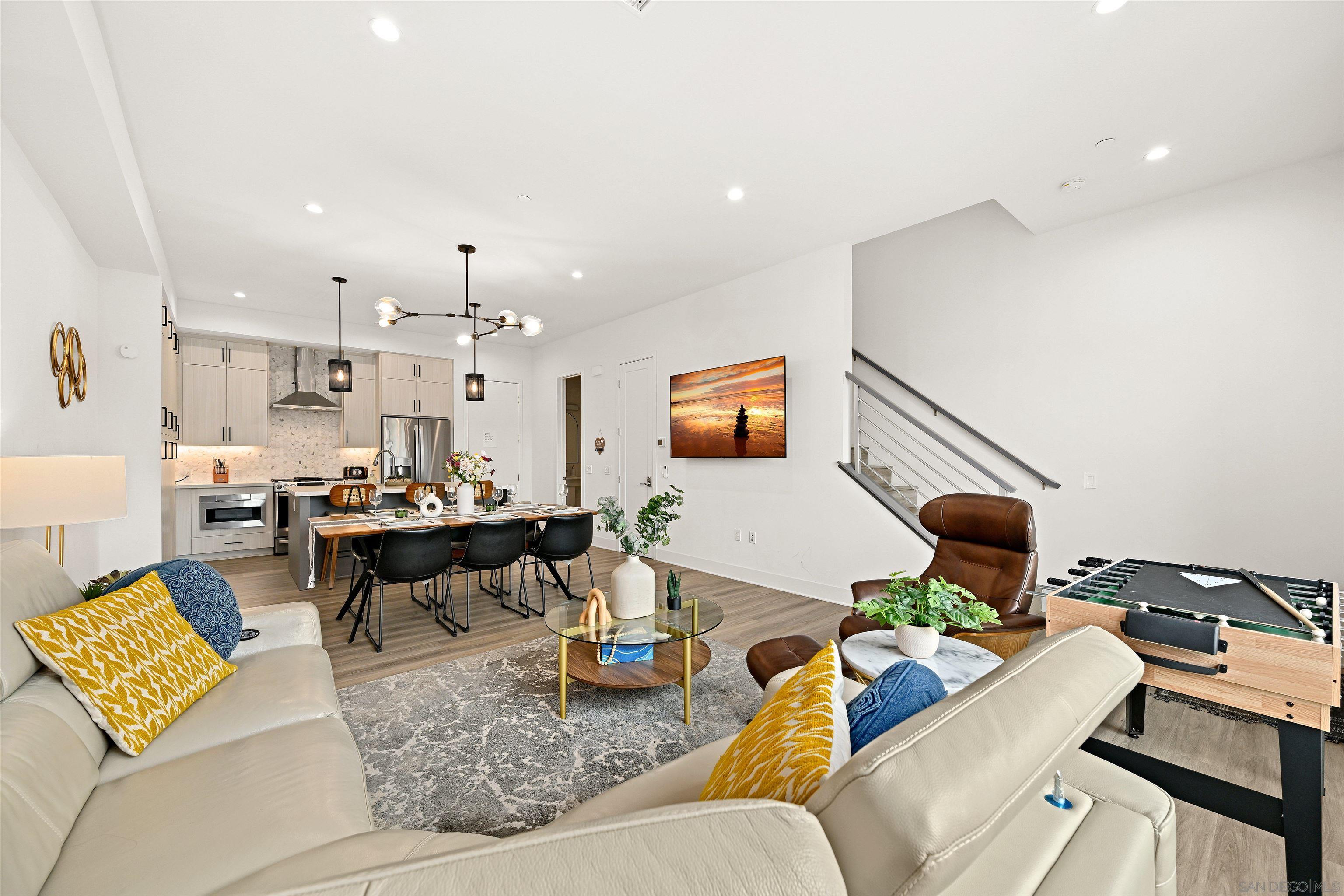 Detail Gallery Image 4 of 33 For 1055  32nd St  #9,  San Diego,  CA 92102 - 3 Beds | 2/1 Baths