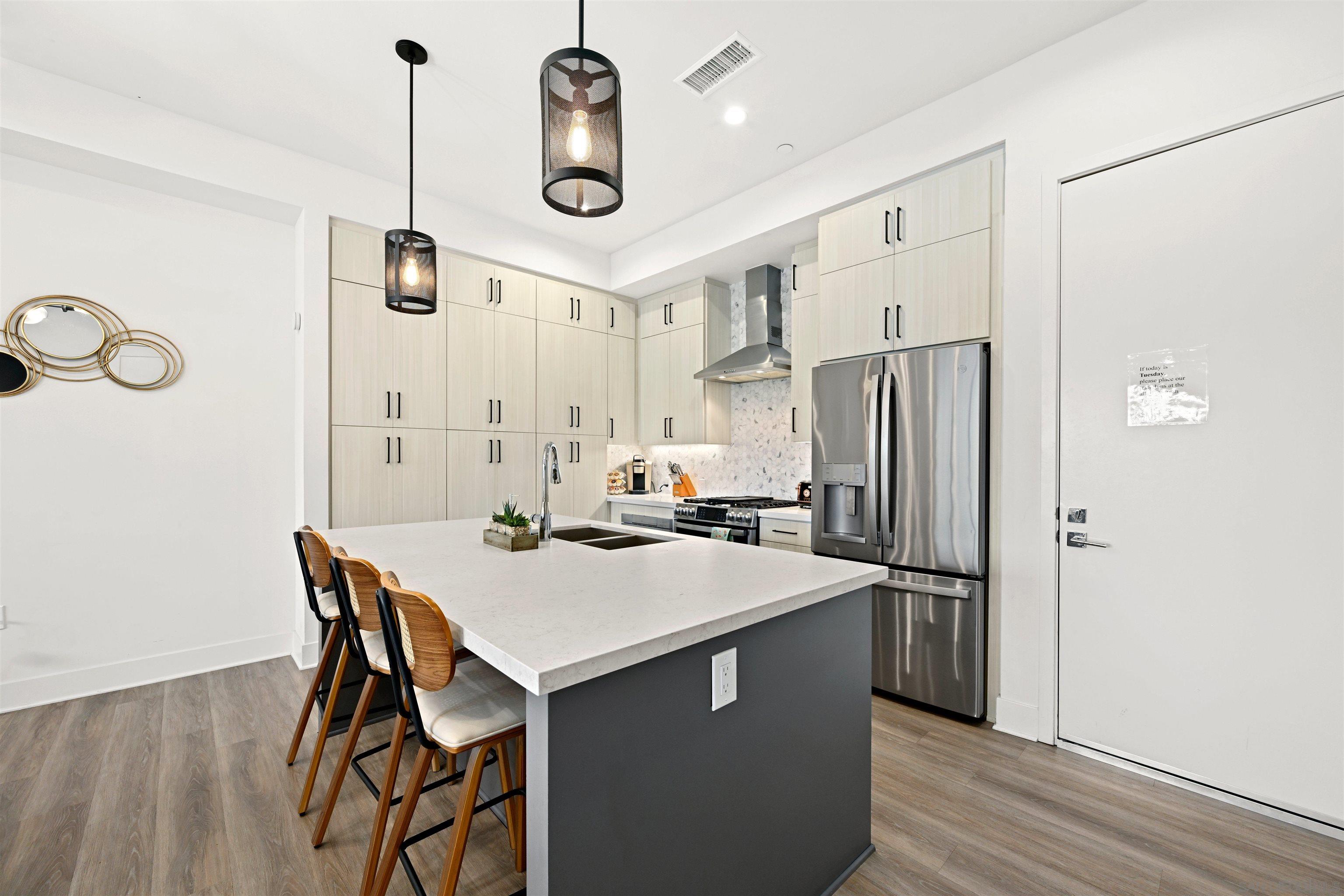 Detail Gallery Image 5 of 33 For 1055  32nd St  #9,  San Diego,  CA 92102 - 3 Beds | 2/1 Baths