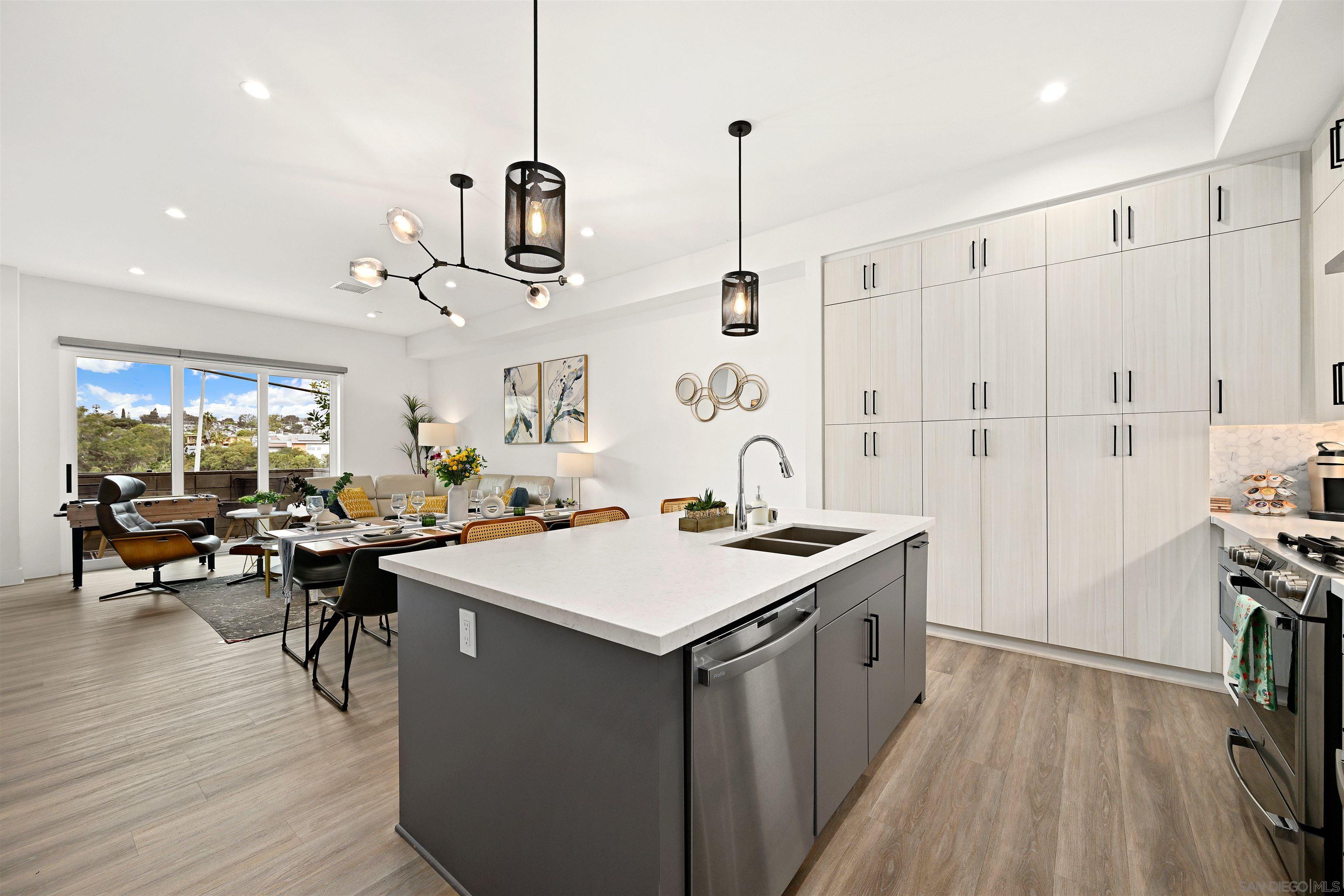 Detail Gallery Image 6 of 33 For 1055  32nd St  #9,  San Diego,  CA 92102 - 3 Beds | 2/1 Baths