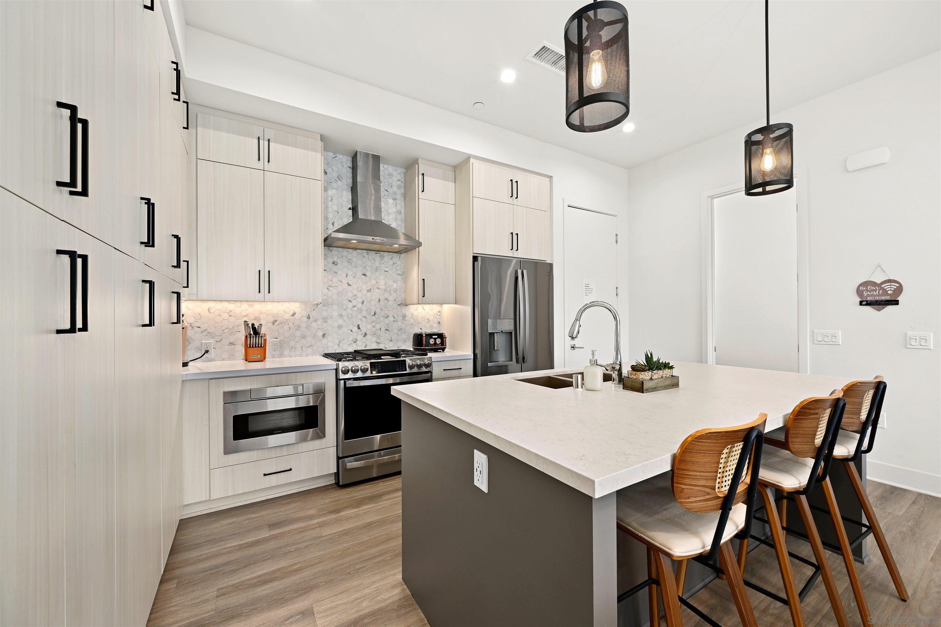 Detail Gallery Image 7 of 33 For 1055  32nd St  #9,  San Diego,  CA 92102 - 3 Beds | 2/1 Baths