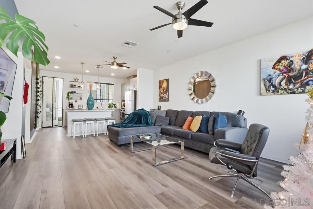 Detail Gallery Image 12 of 33 For 5474  Seacliff Pl  #36,  San Diego,  CA 92154 - 3 Beds | 2/1 Baths