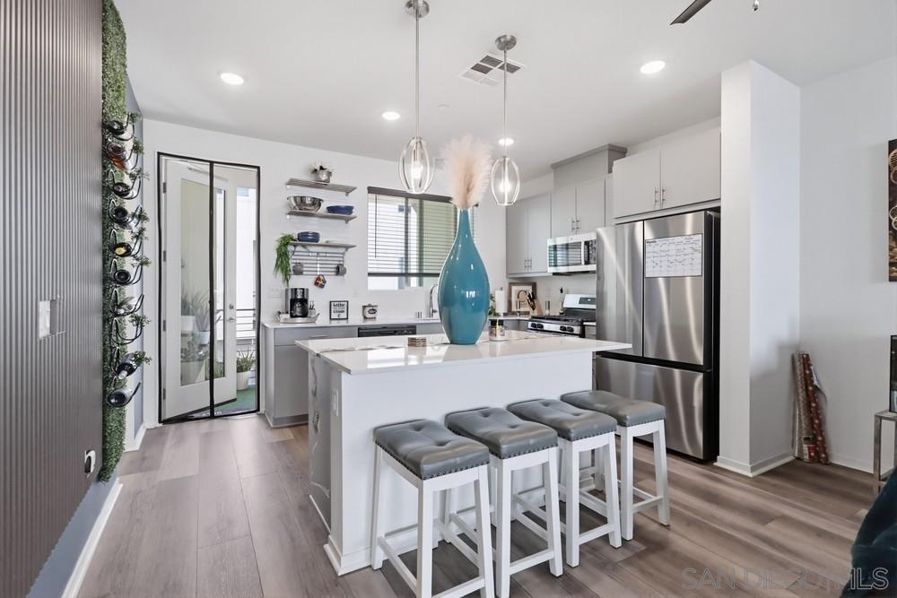 Detail Gallery Image 7 of 33 For 5474  Seacliff Pl  #36,  San Diego,  CA 92154 - 3 Beds | 2/1 Baths