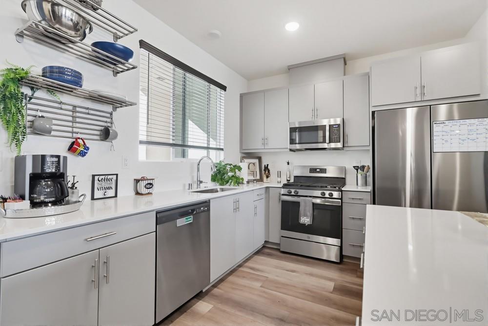 Detail Gallery Image 9 of 33 For 5474  Seacliff Pl  #36,  San Diego,  CA 92154 - 3 Beds | 2/1 Baths