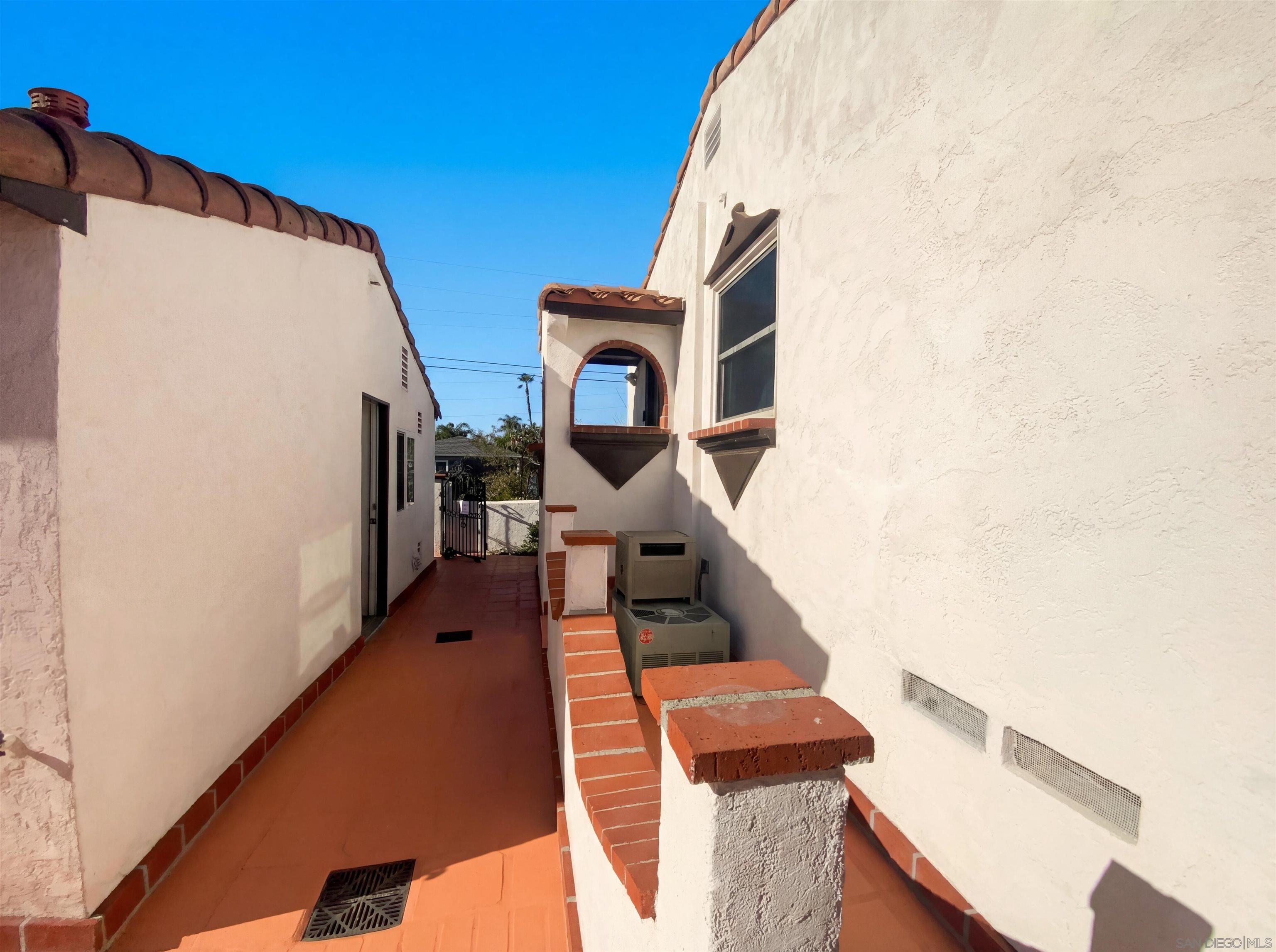 Detail Gallery Image 8 of 45 For 2541  Haller St, San Diego,  CA 92104 - 2 Beds | 1 Baths
