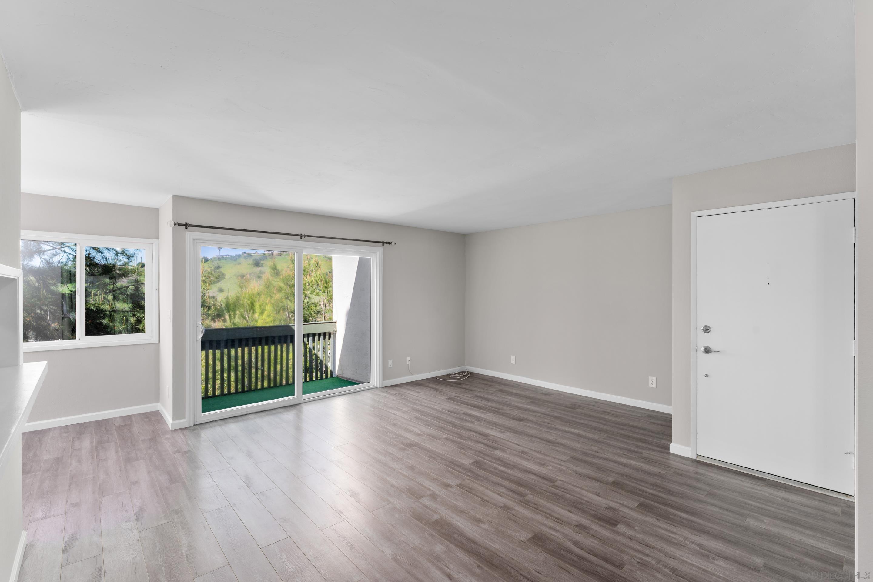 Detail Gallery Image 3 of 29 For 4064  Huerfano Avenue  #249,  San Diego,  CA 92117 - 2 Beds | 1 Baths