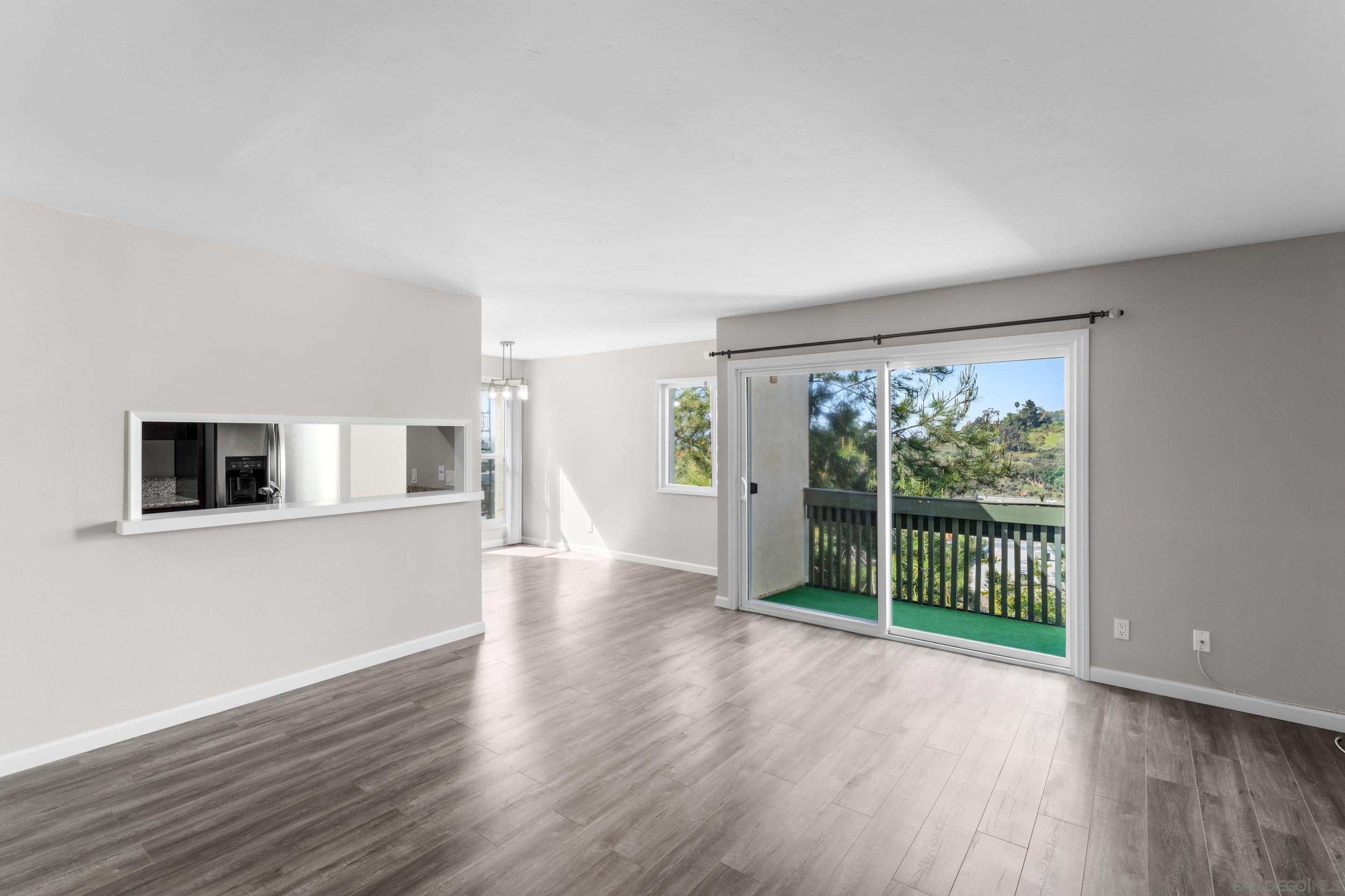 Detail Gallery Image 4 of 29 For 4064  Huerfano Avenue  #249,  San Diego,  CA 92117 - 2 Beds | 1 Baths