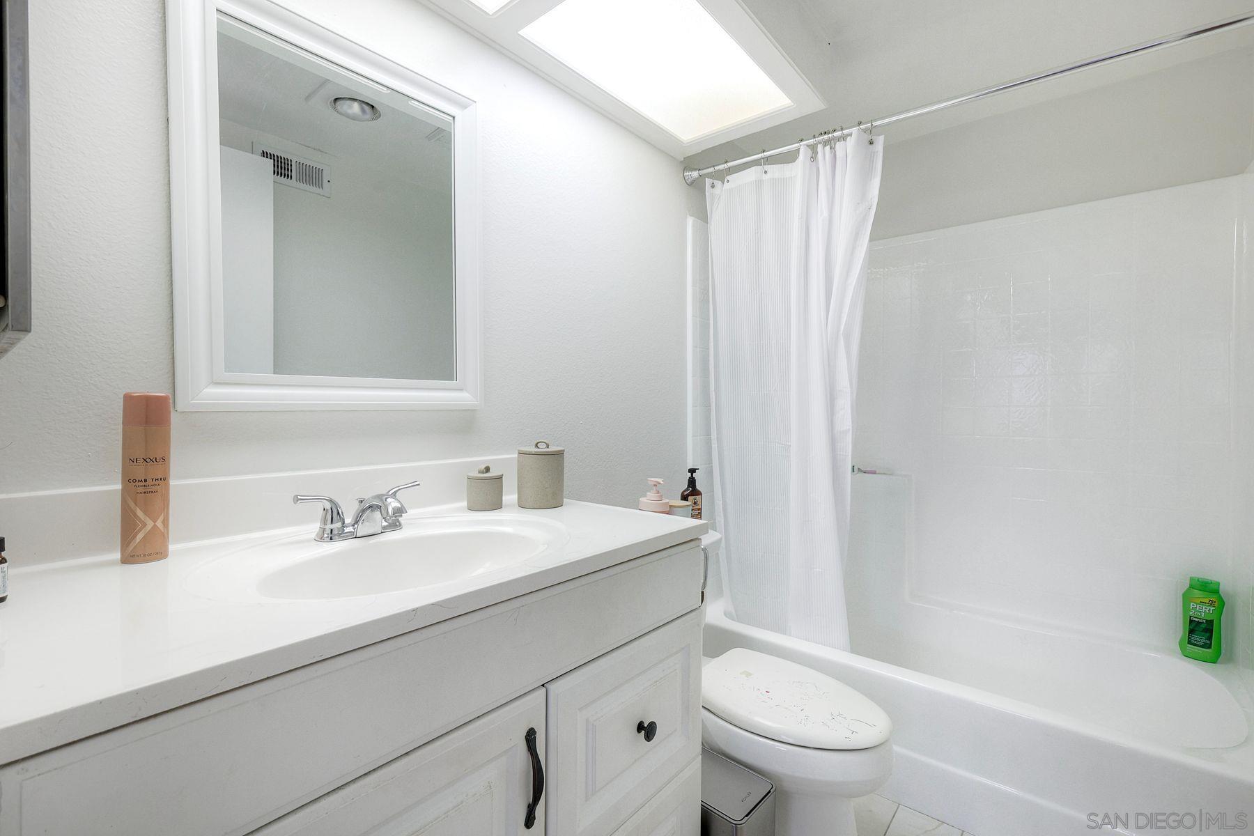 Detail Gallery Image 17 of 27 For 2035  Lakeridge Cir, Chula Vista,  CA 91913 - 2 Beds | 2 Baths