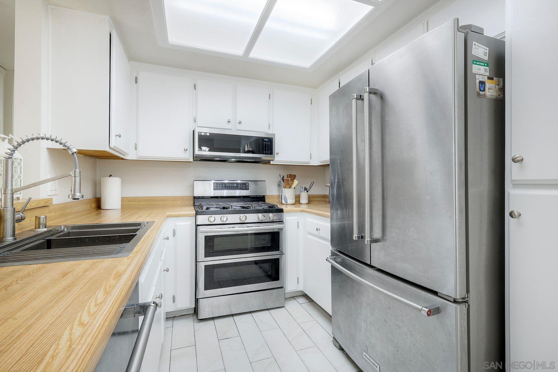 Detail Gallery Image 6 of 27 For 2035  Lakeridge Cir, Chula Vista,  CA 91913 - 2 Beds | 2 Baths